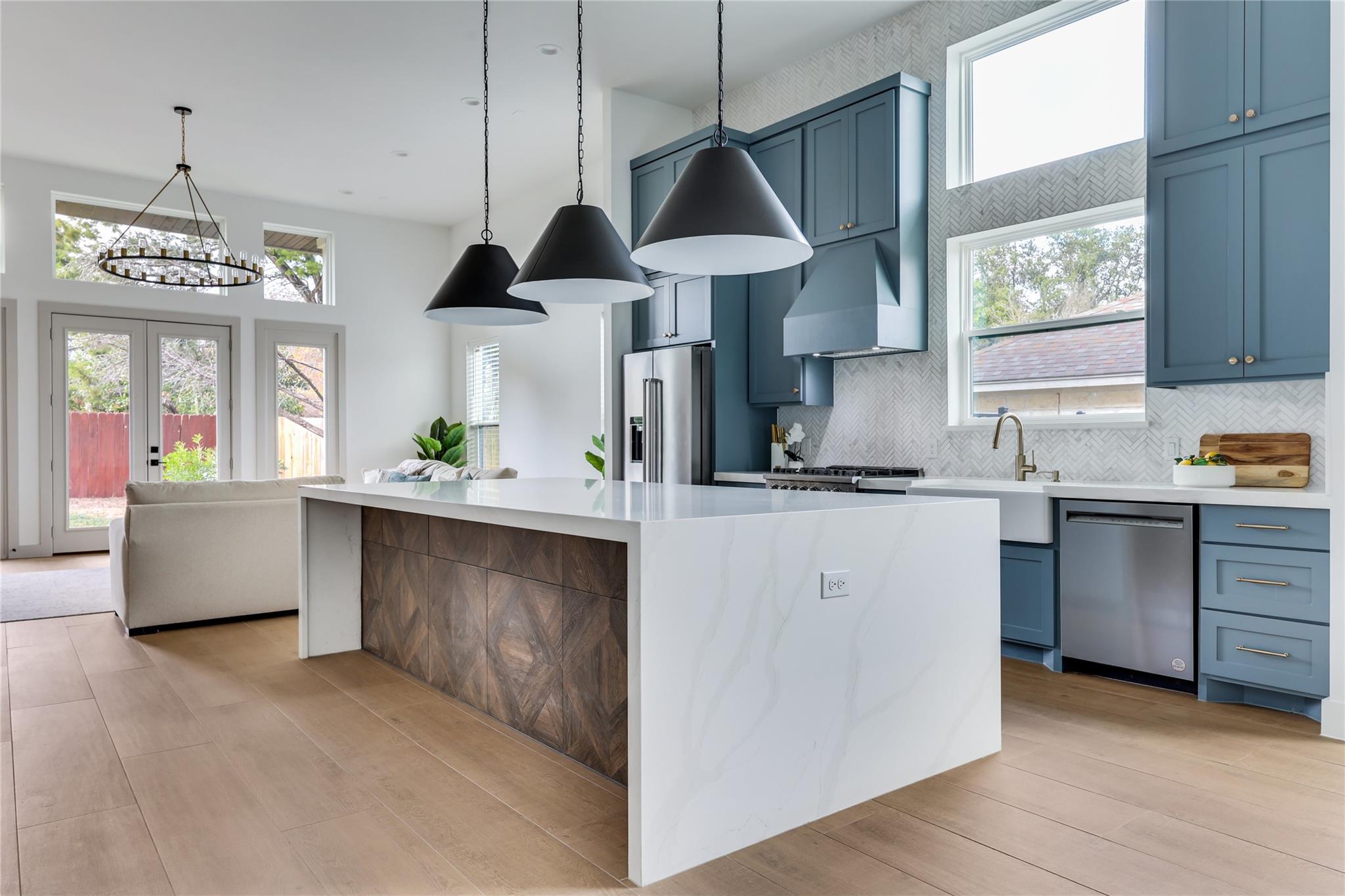 21408 Lakefront Dr, Lago Vista, TX 78645