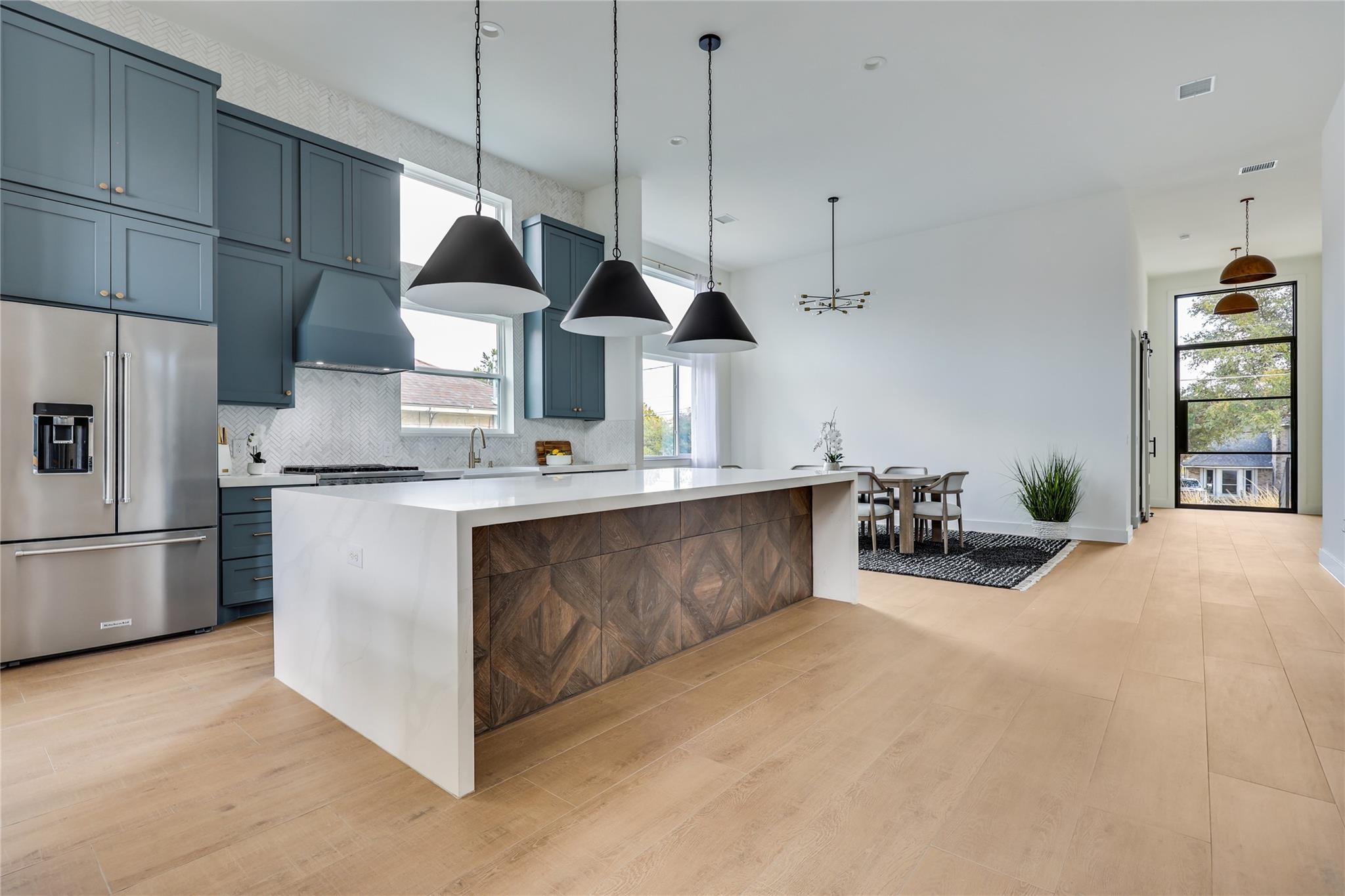 21408 Lakefront Dr, Lago Vista, TX 78645