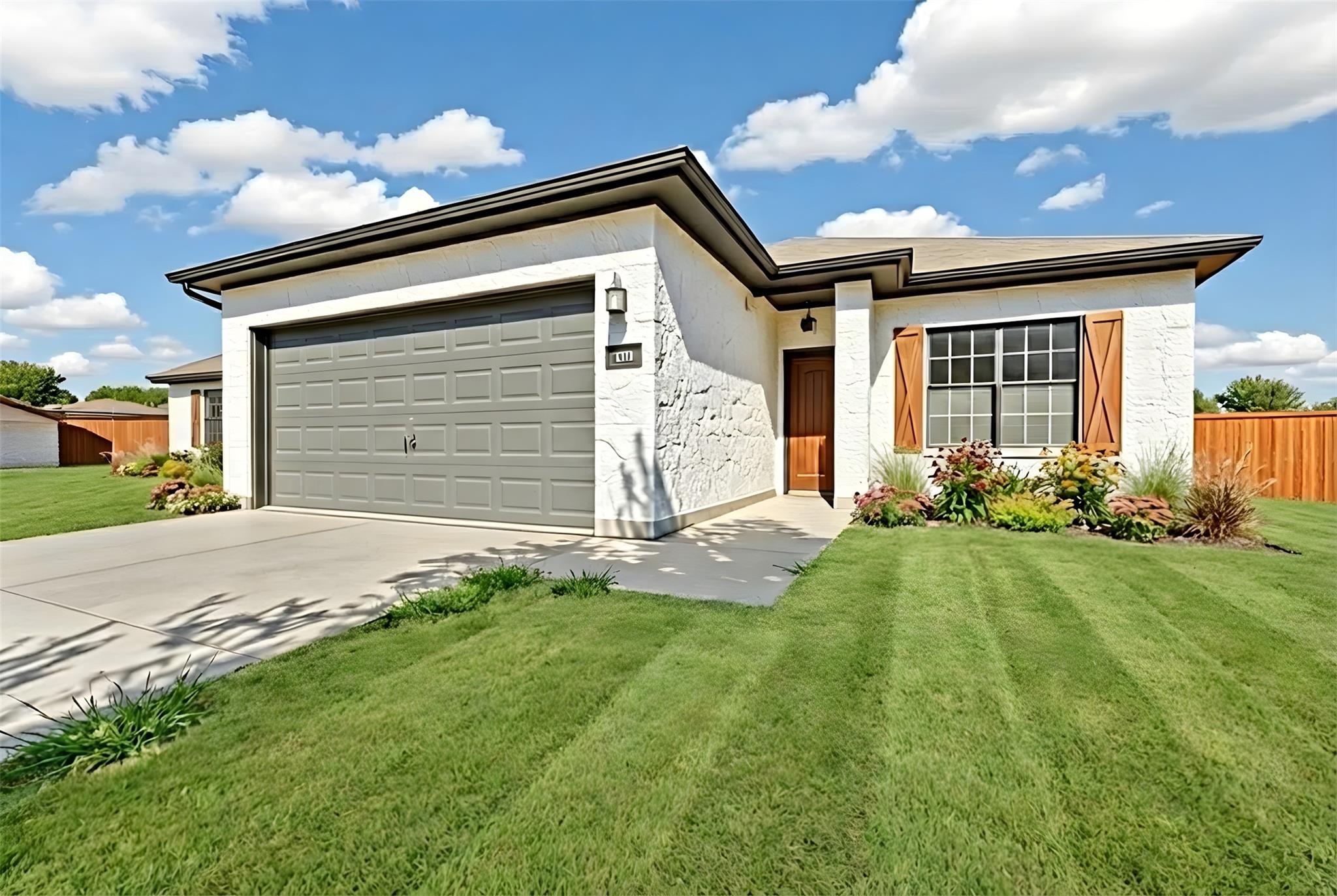 112 Flinn St, Hutto, TX 78634