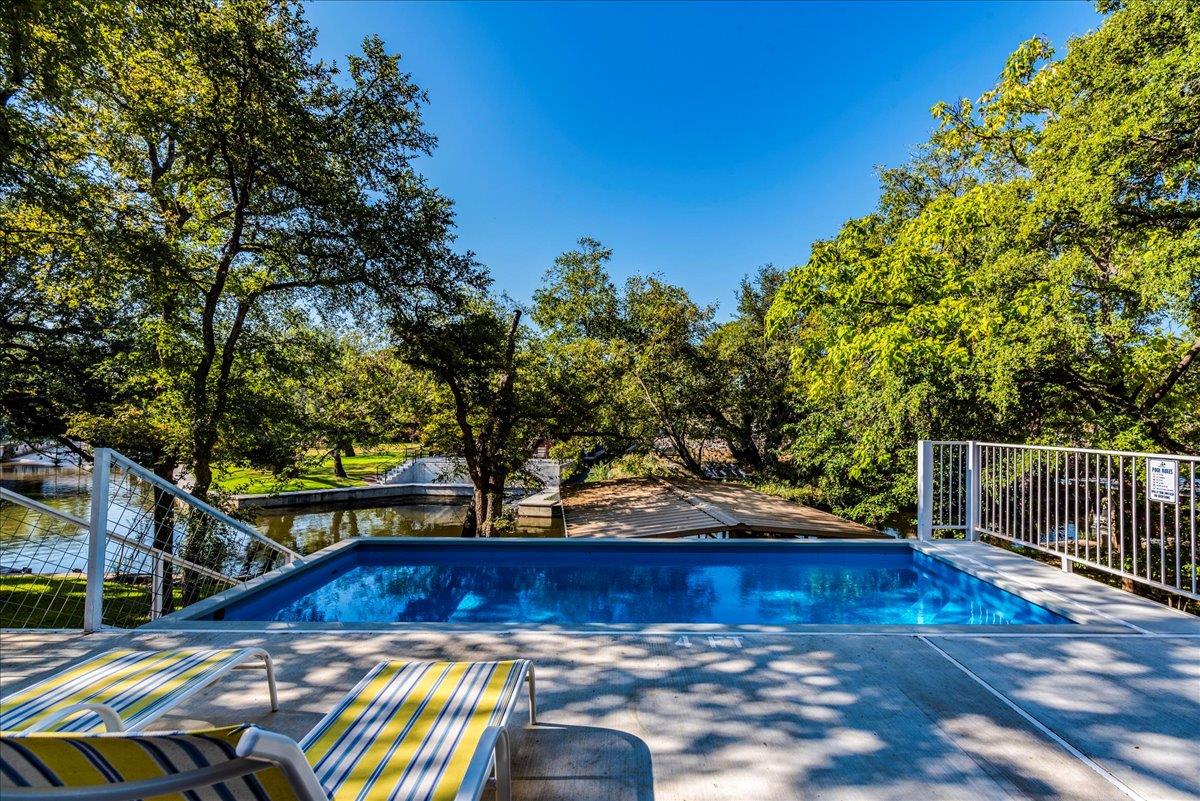 1943 Glencove Dr, Kingsland, TX 78639