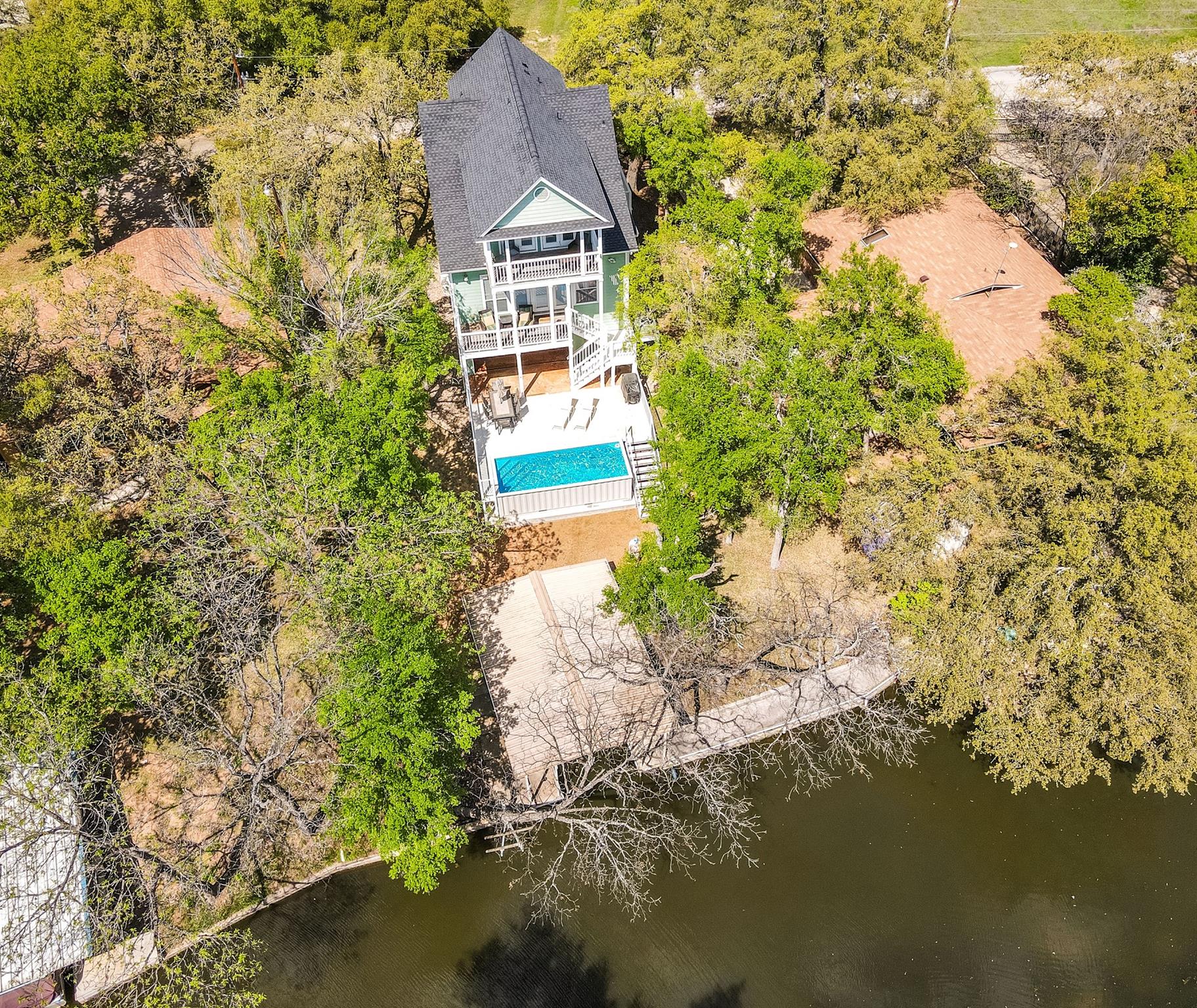 1943 Glencove Dr, Kingsland, TX 78639