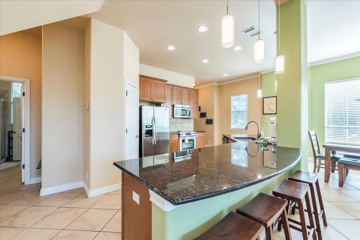 1943 Glencove Dr, Kingsland, TX 78639