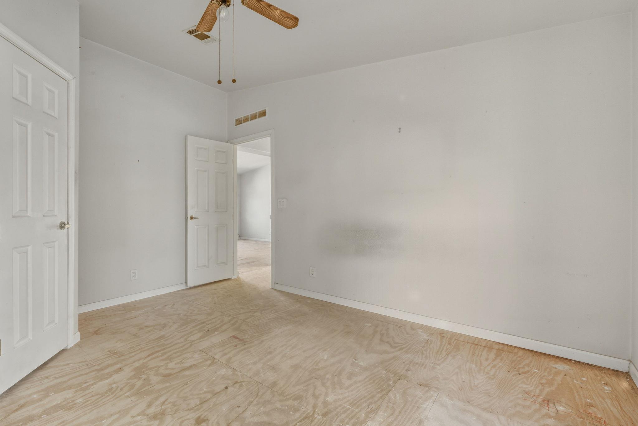 171 Mustang Dr, Paige, TX 78659