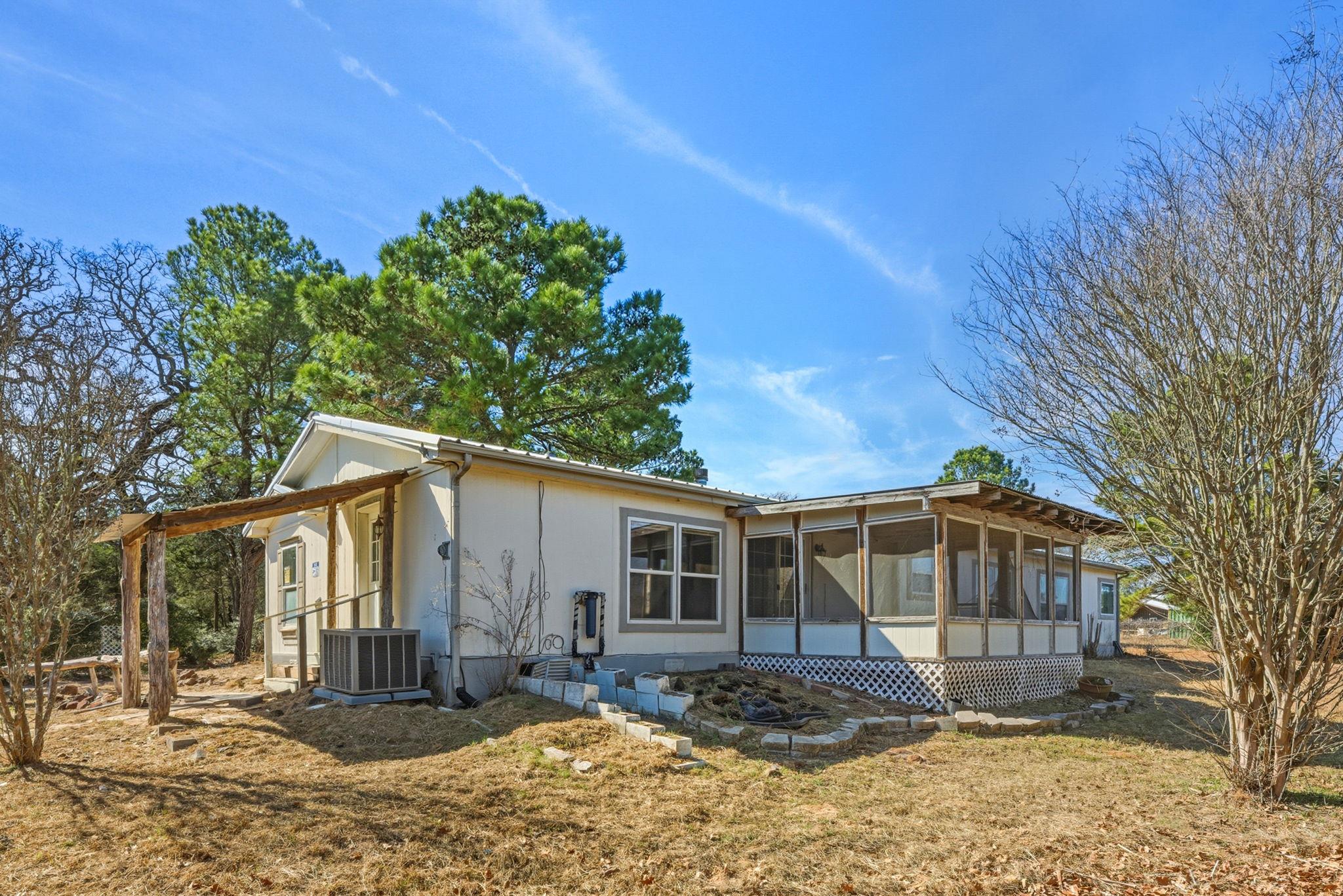 171 Mustang Dr, Paige, TX 78659