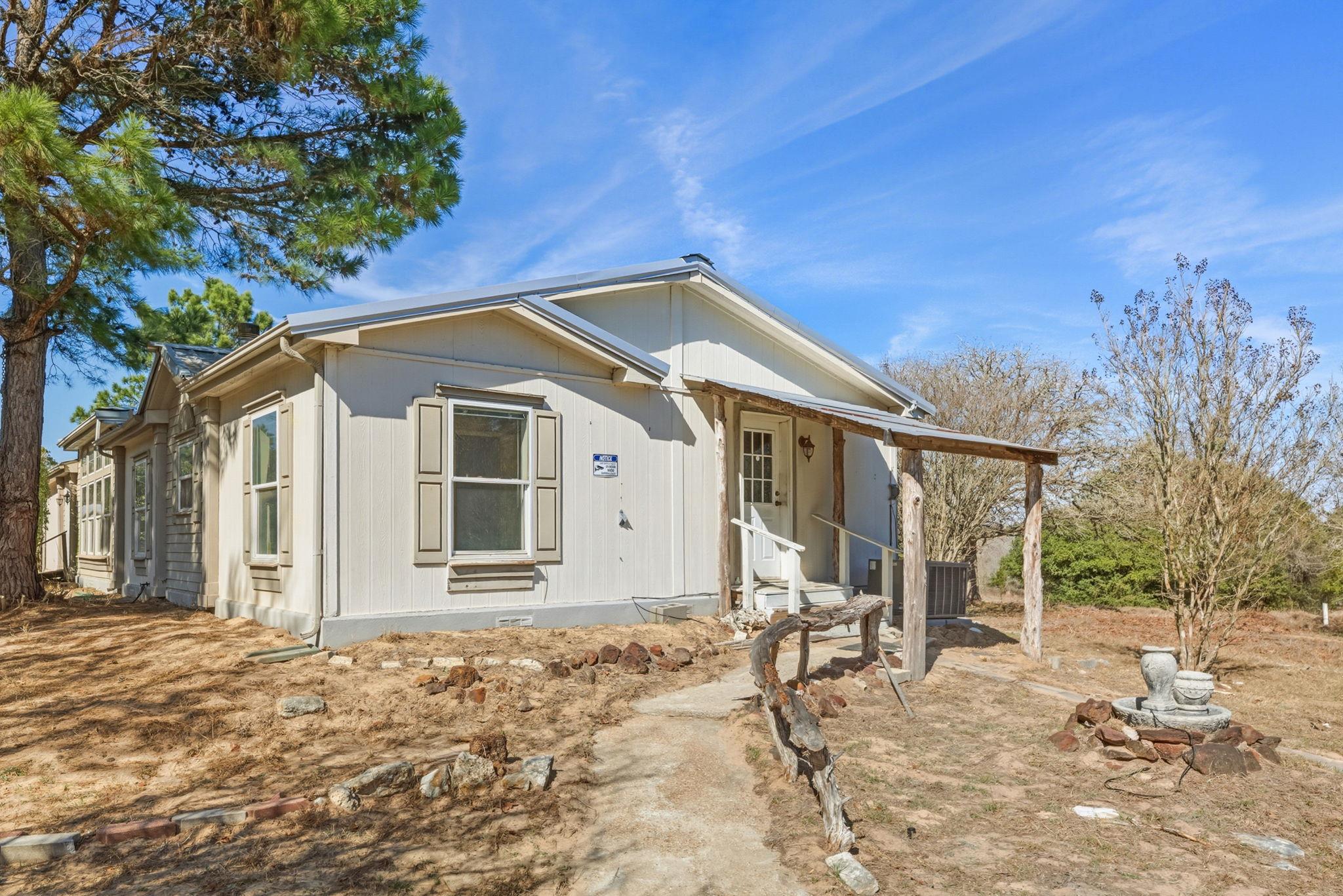 171 Mustang Dr, Paige, TX 78659