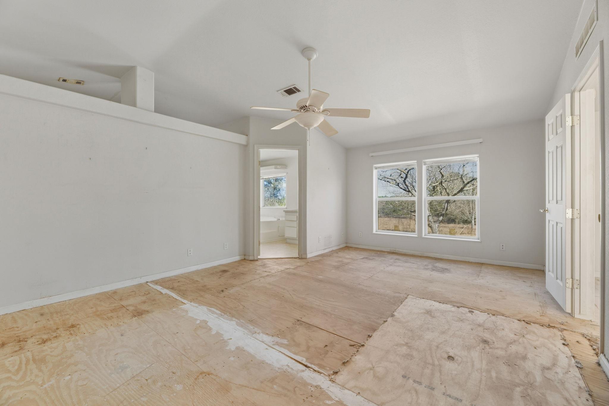 171 Mustang Dr, Paige, TX 78659