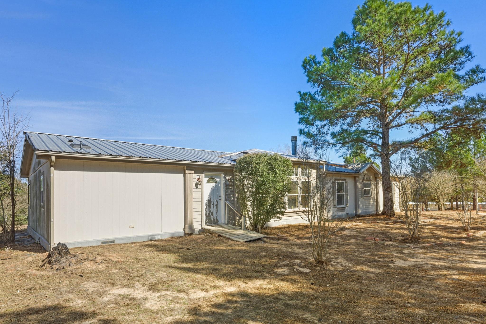 171 Mustang Dr, Paige, TX 78659