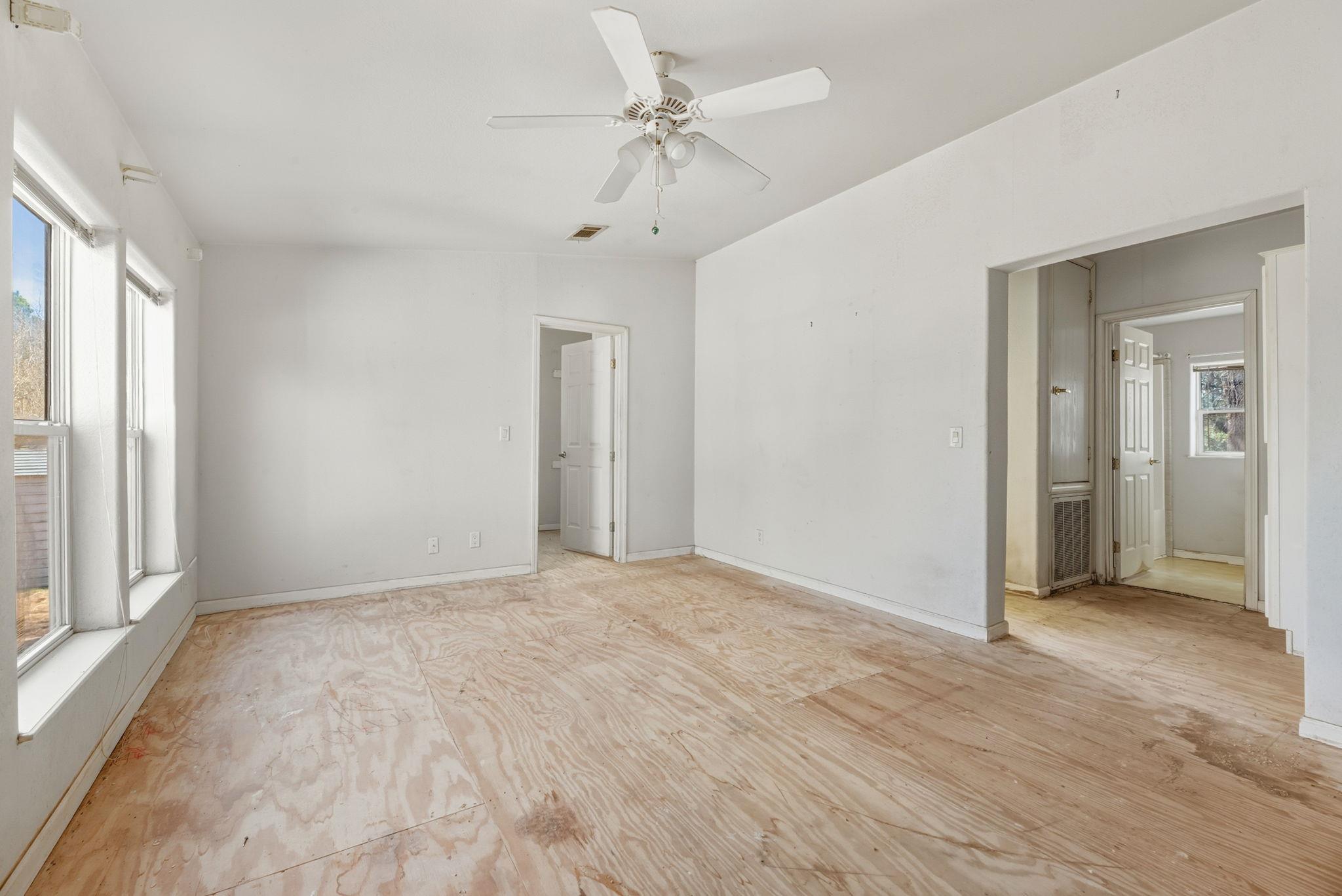 171 Mustang Dr, Paige, TX 78659