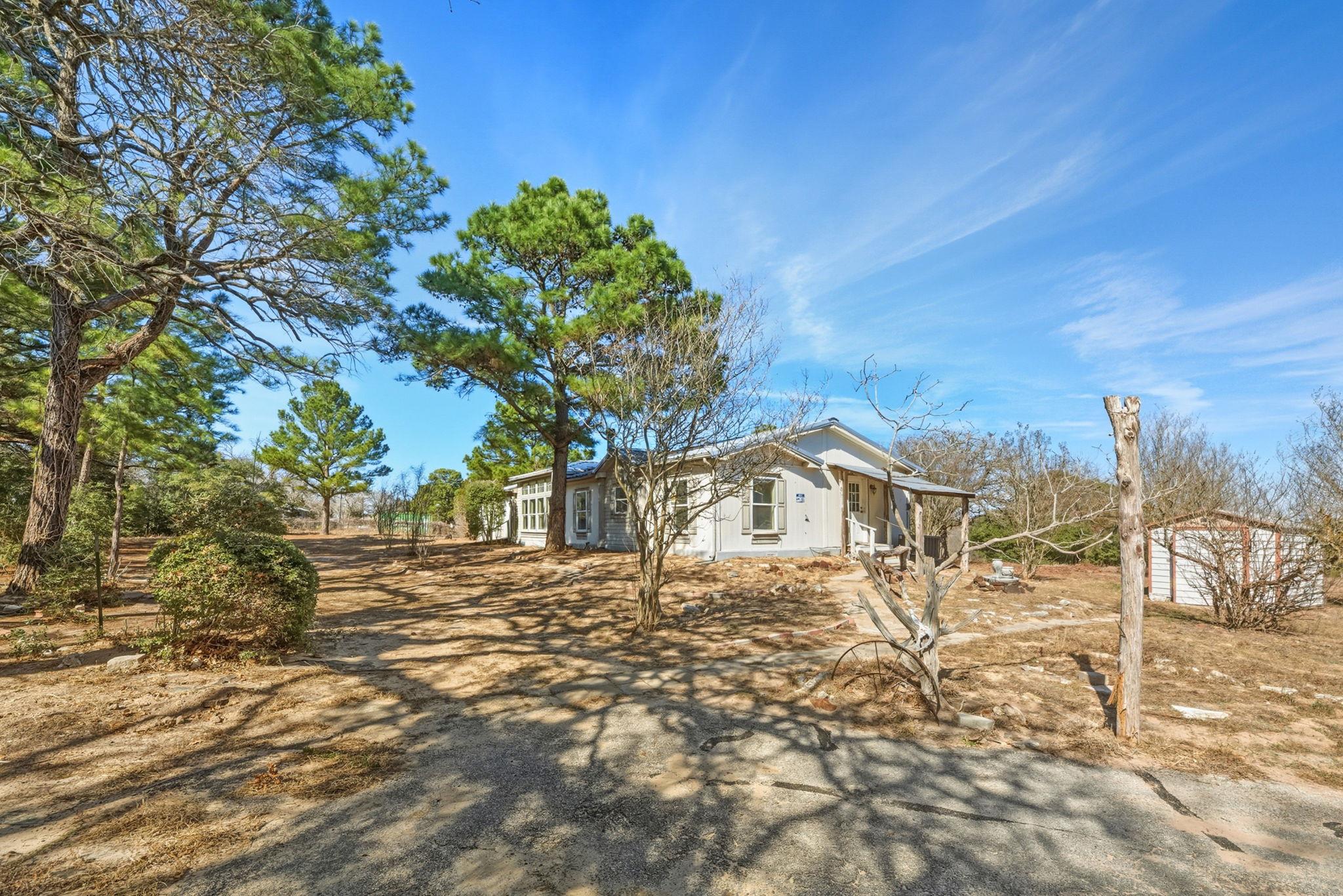 171 Mustang Dr, Paige, TX 78659