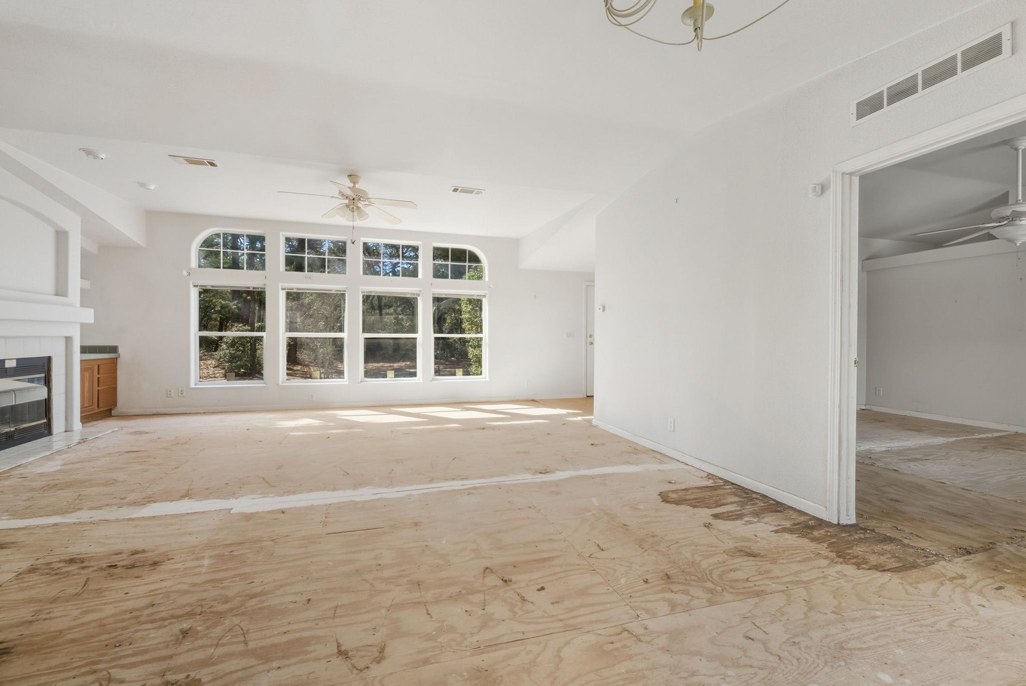 171 Mustang Dr, Paige, TX 78659