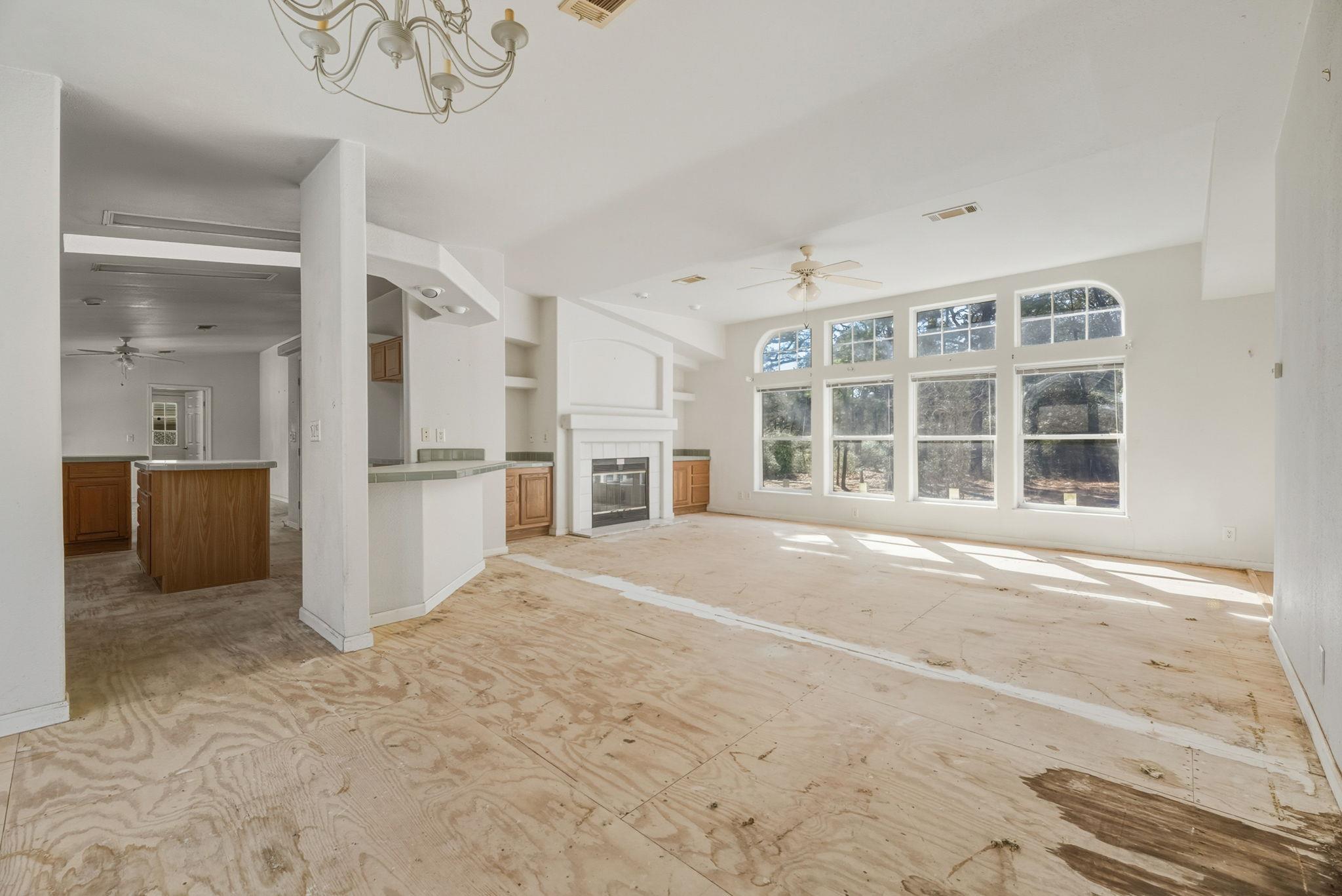 171 Mustang Dr, Paige, TX 78659