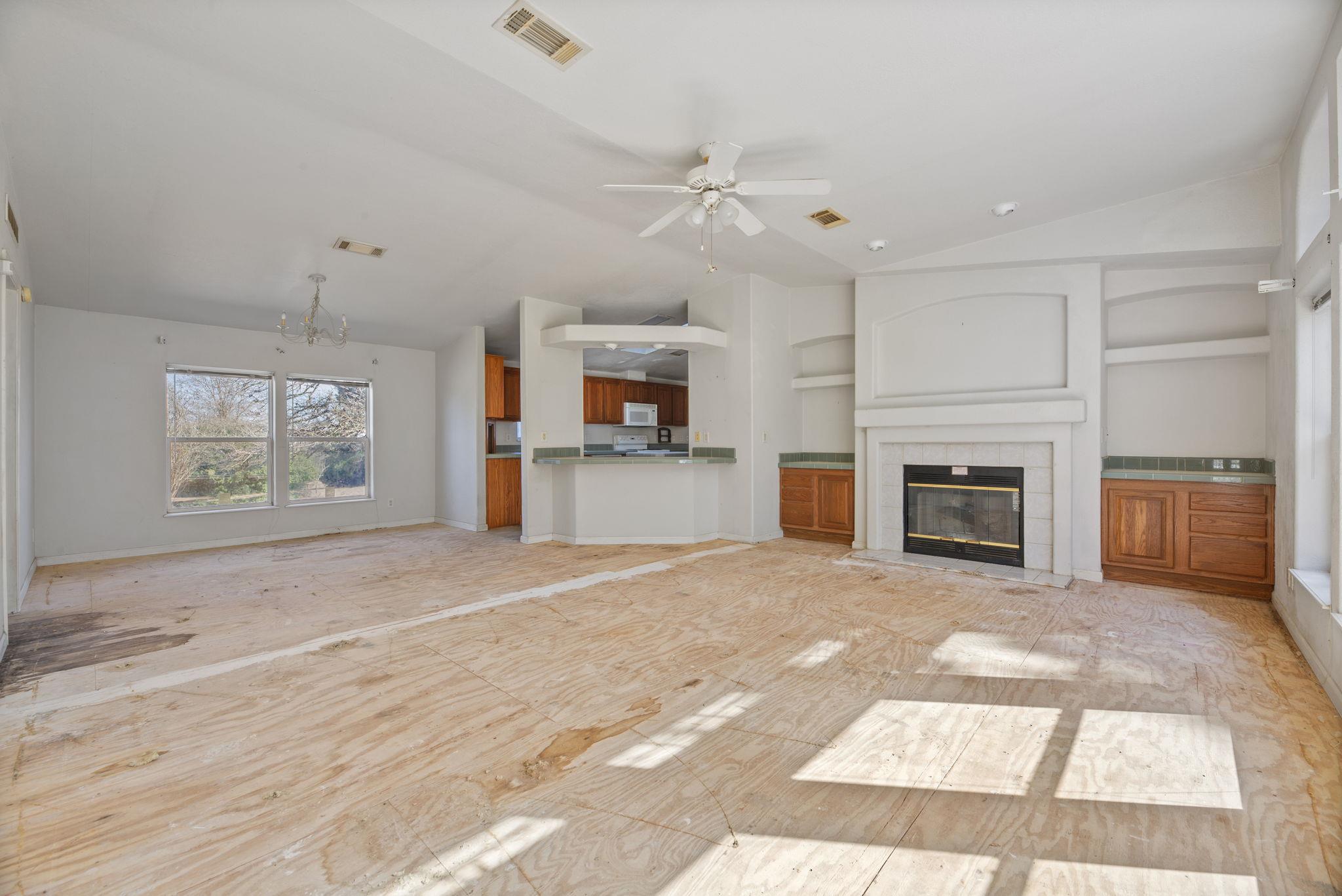 171 Mustang Dr, Paige, TX 78659