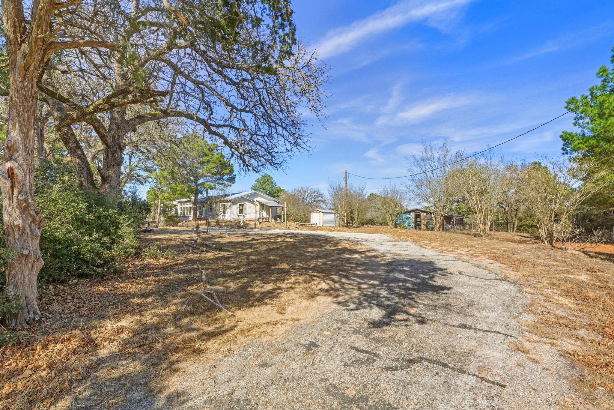 171 Mustang Dr, Paige, TX 78659