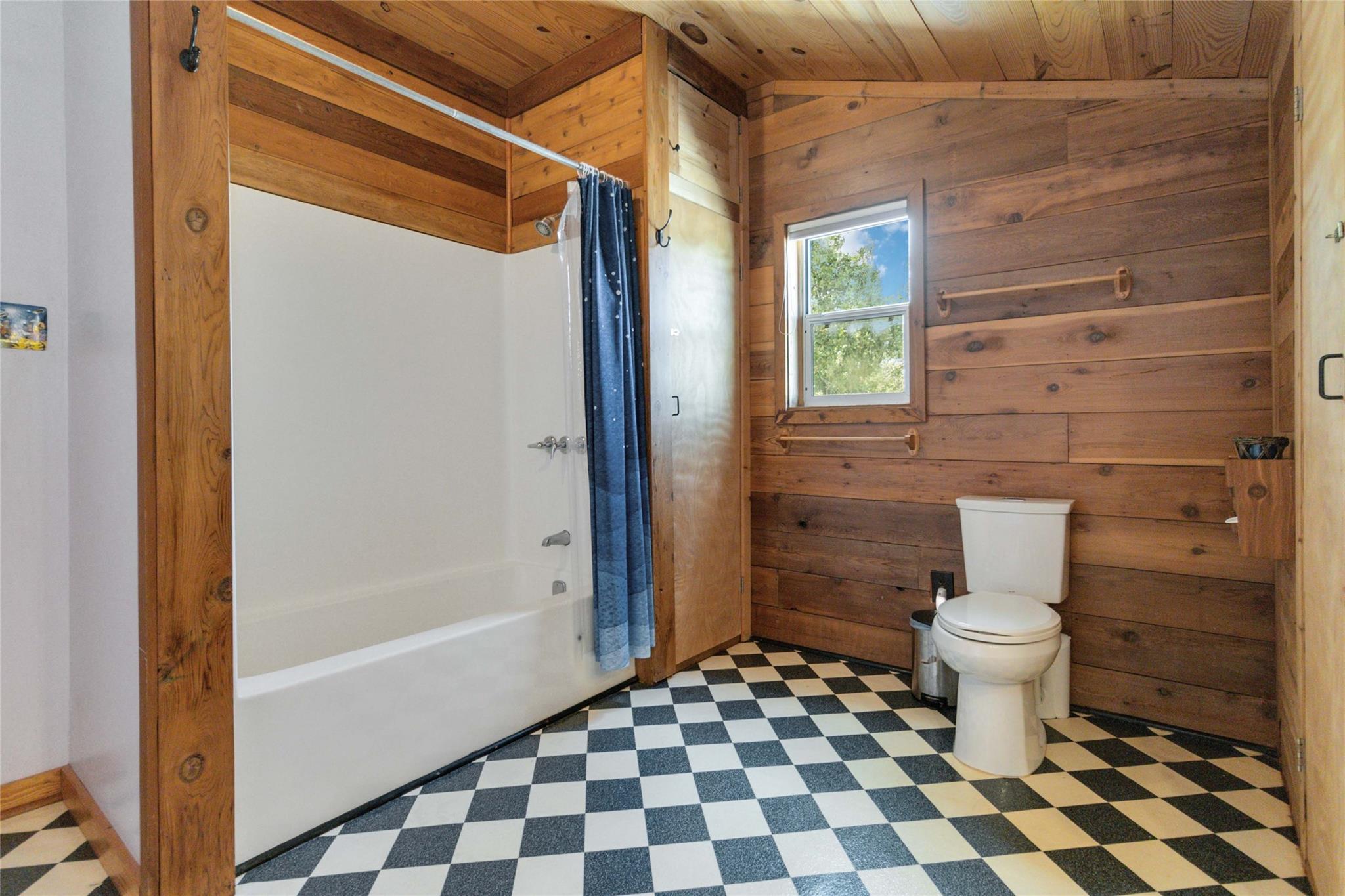 180 Ironstone Rd, Smithville, TX 78957