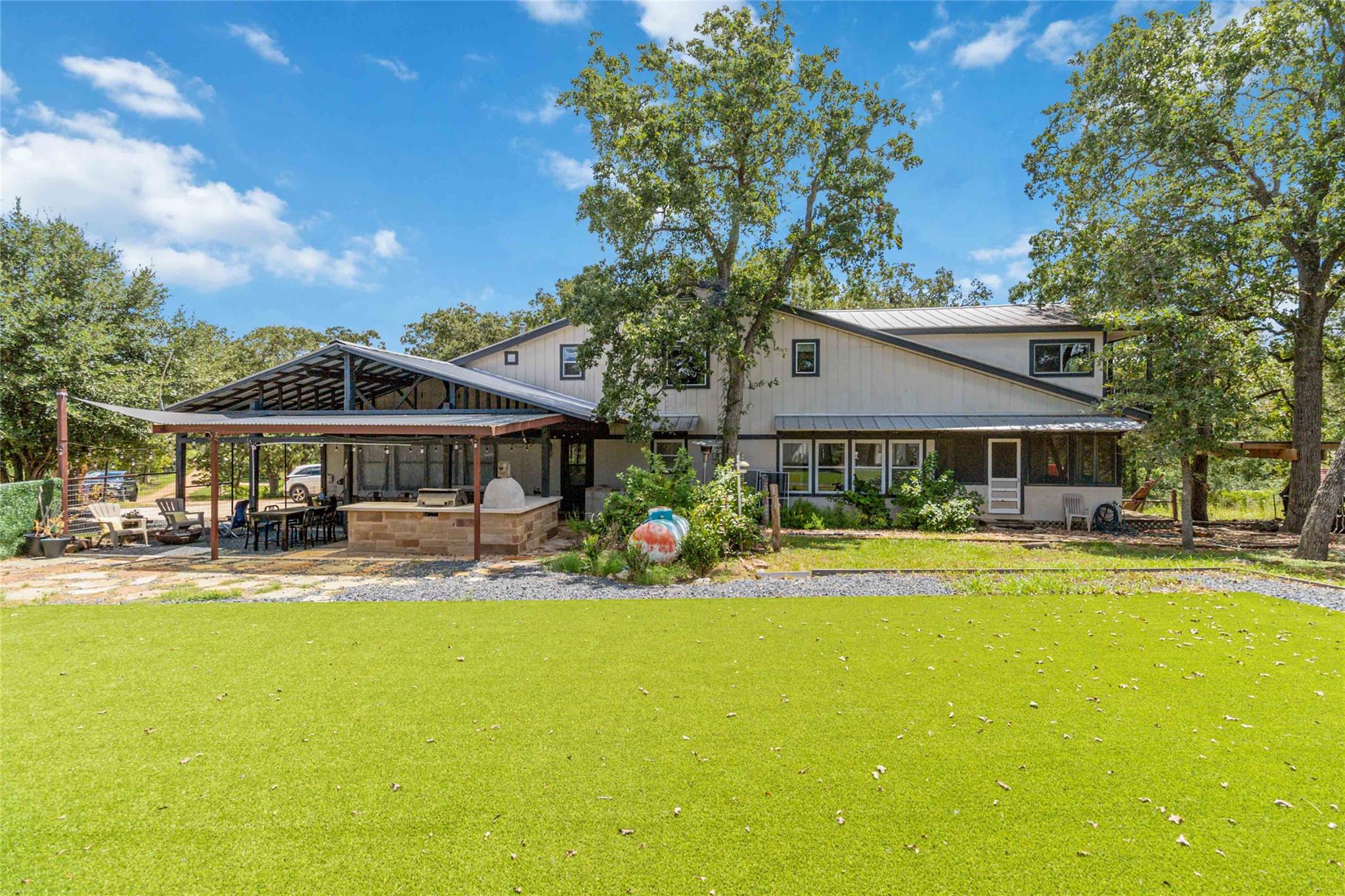 180 Ironstone Rd, Smithville, TX 78957