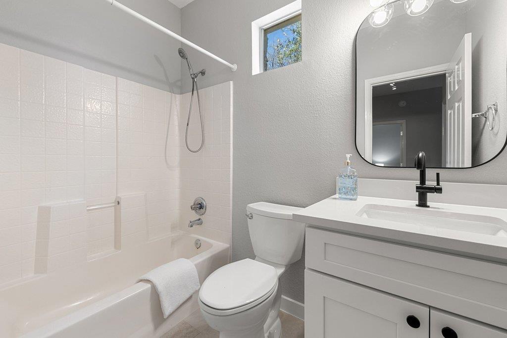 7501 Shadowridge Run # 119, Austin, TX 78749