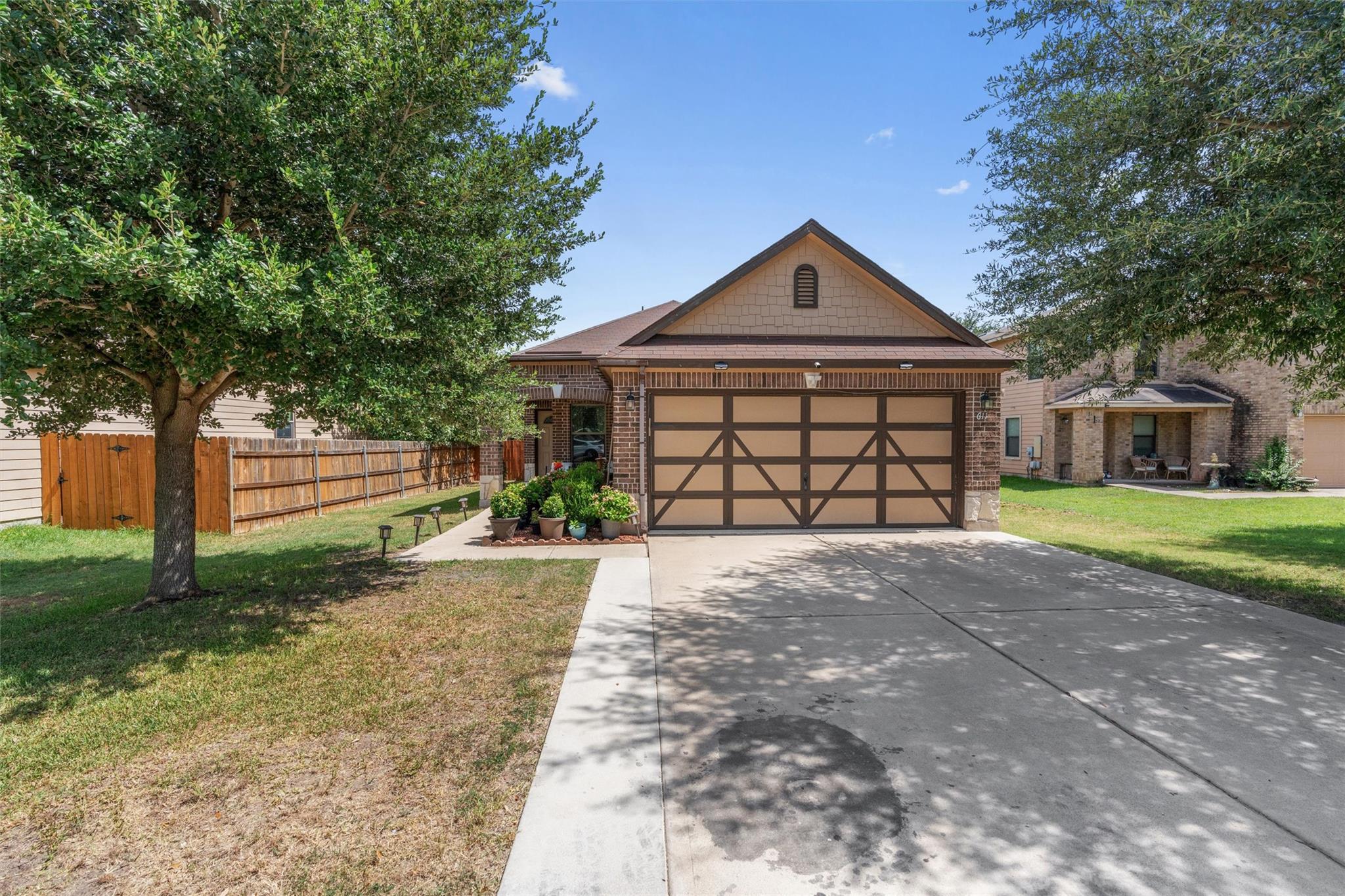 611 Big Bend Trl, Taylor, TX 76574