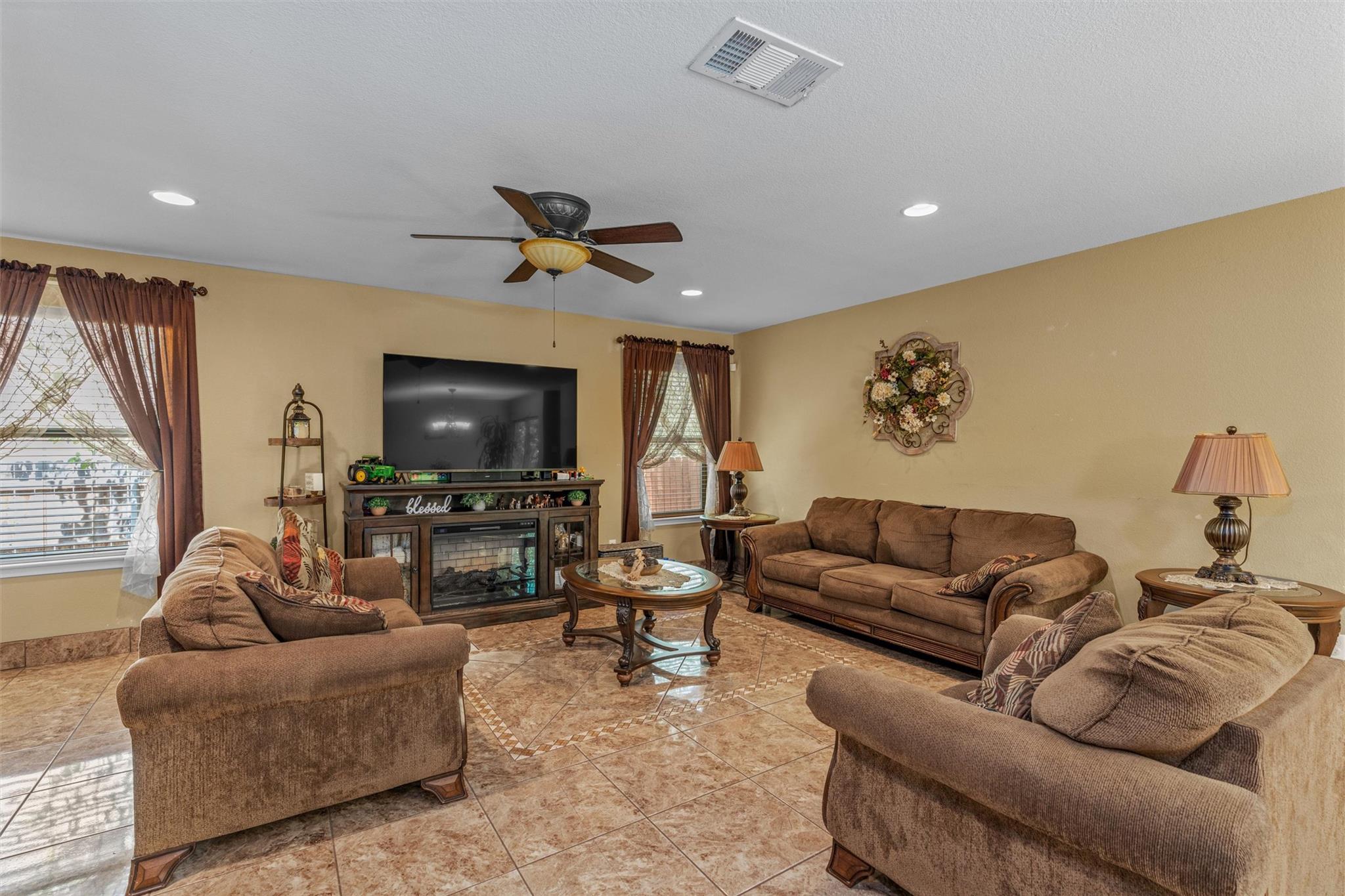 611 Big Bend Trl, Taylor, TX 76574