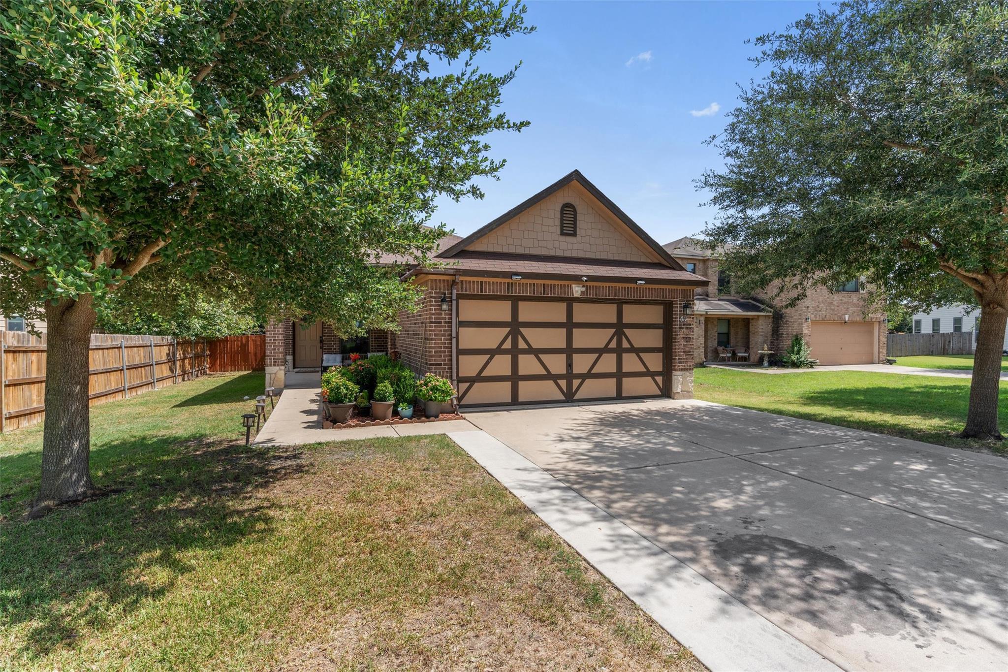 611 Big Bend Trl, Taylor, TX 76574