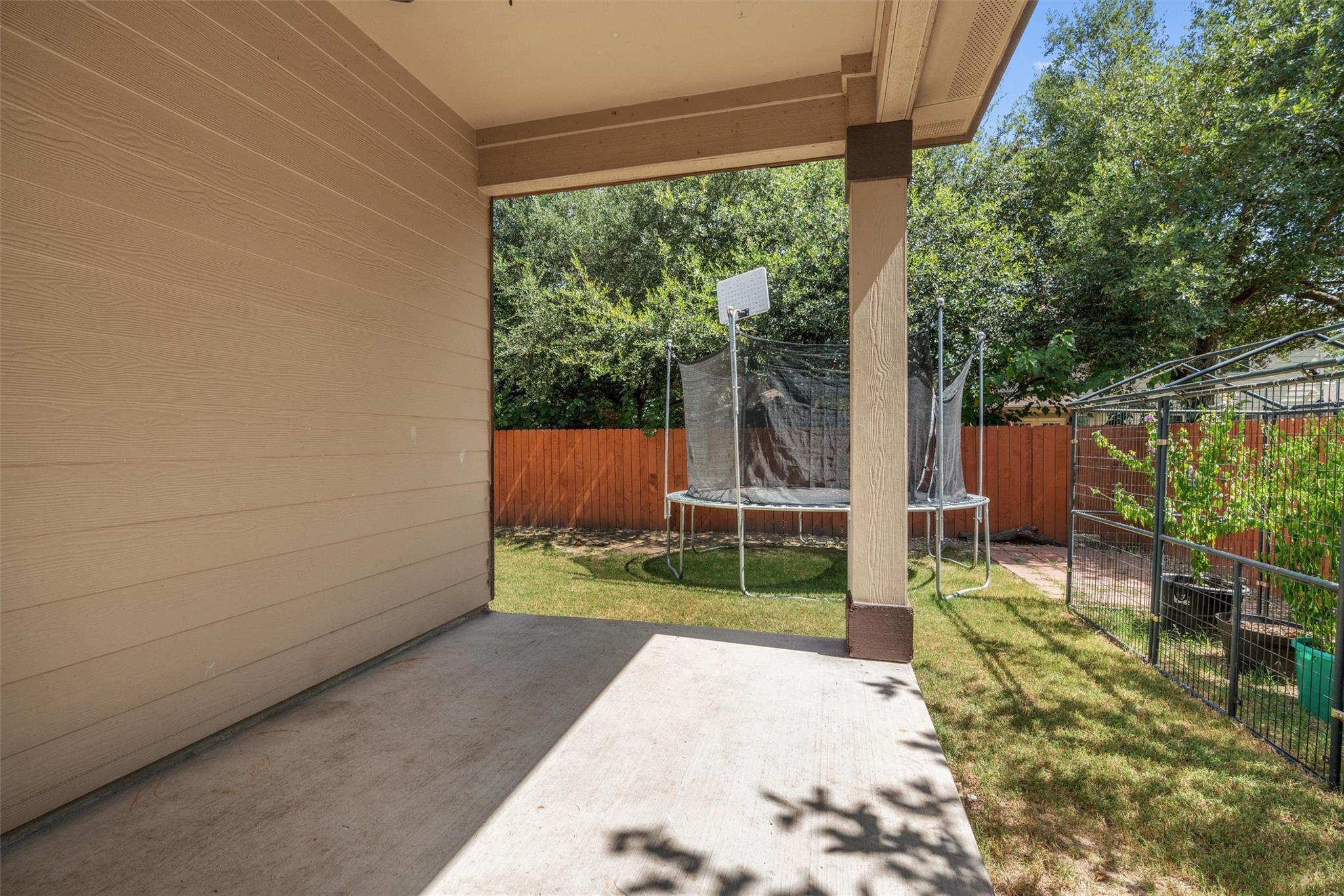 611 Big Bend Trl, Taylor, TX 76574