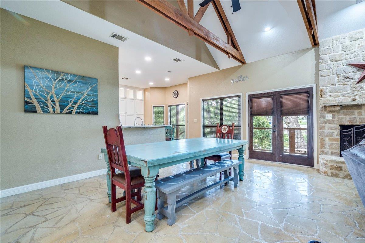 302 Guadalupe River Dr, Seguin, TX 78155