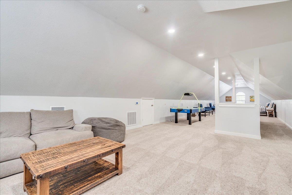 302 Guadalupe River Dr, Seguin, TX 78155