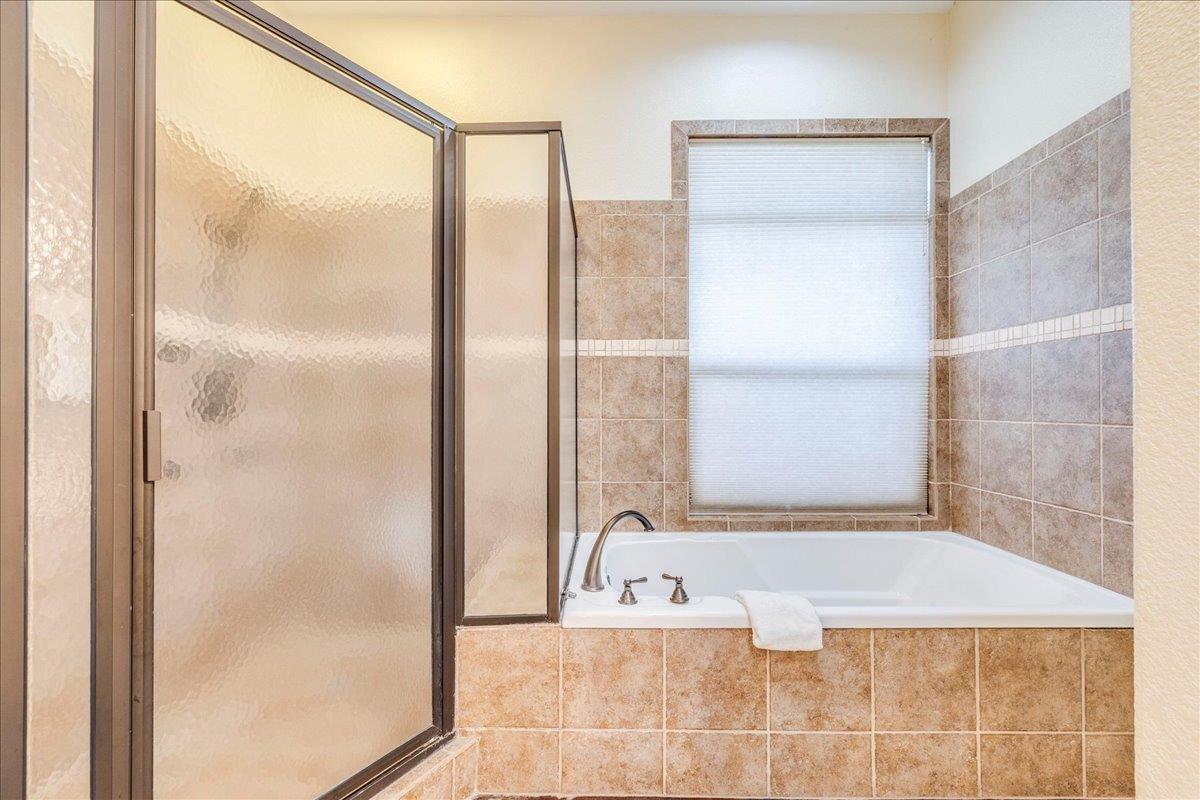 302 Guadalupe River Dr, Seguin, TX 78155