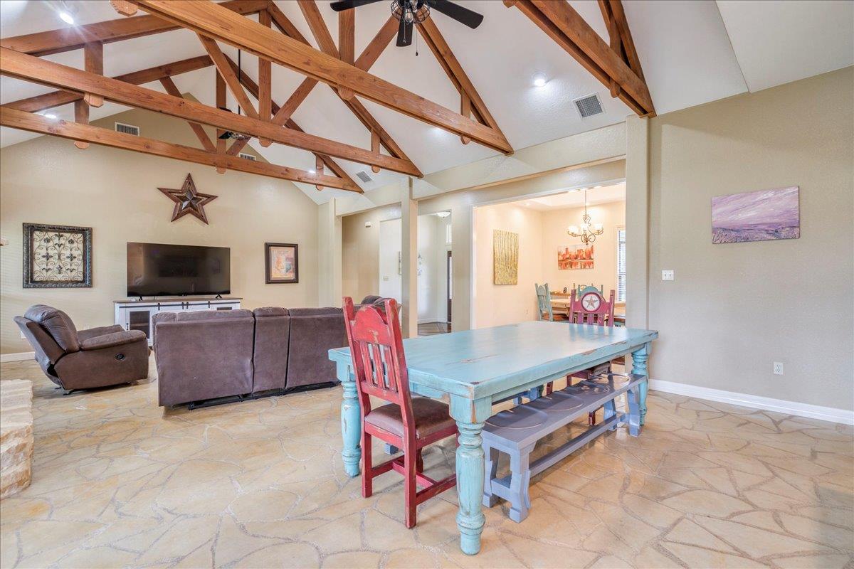 302 Guadalupe River Dr, Seguin, TX 78155