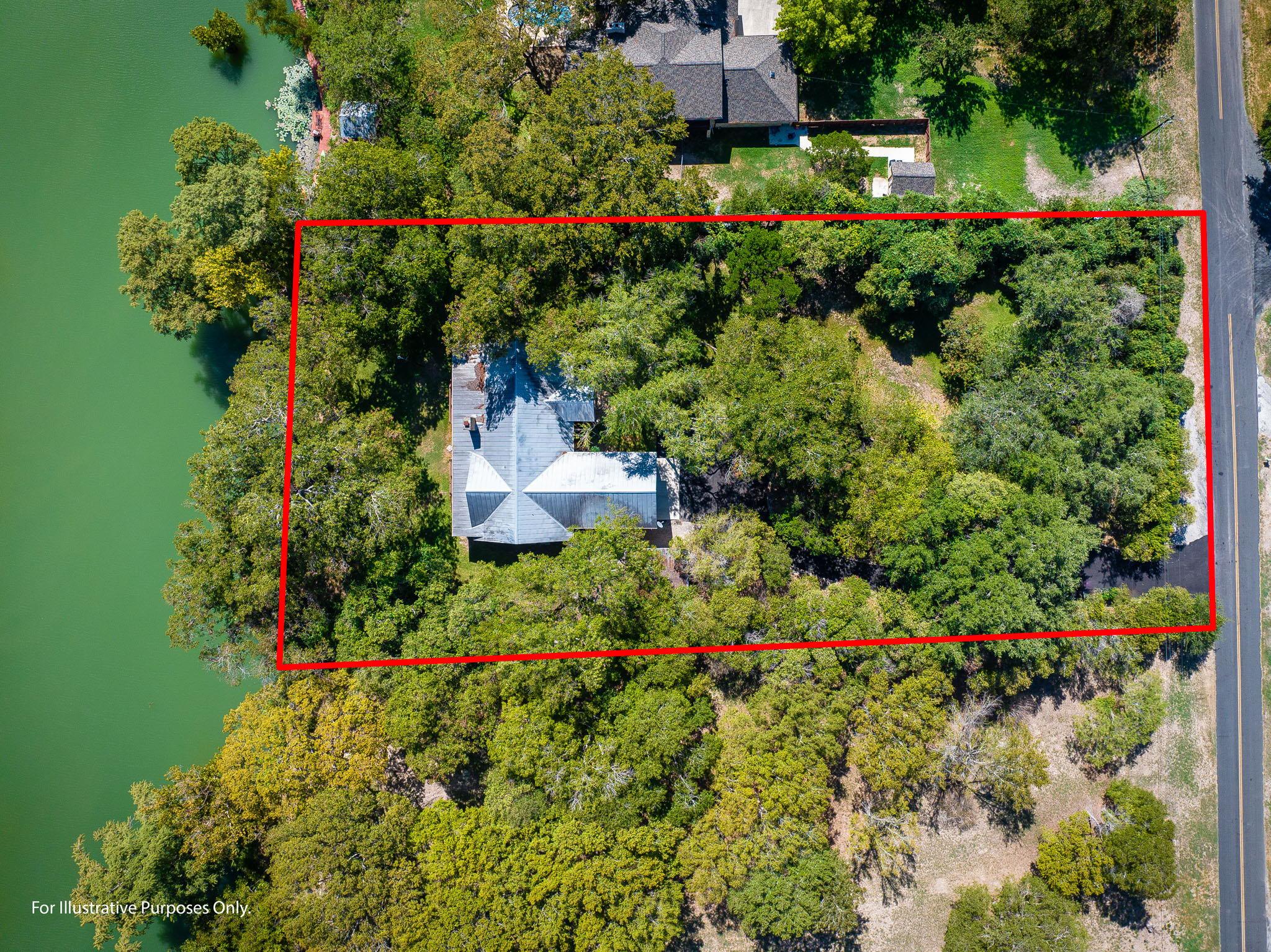 302 Guadalupe River Dr, Seguin, TX 78155