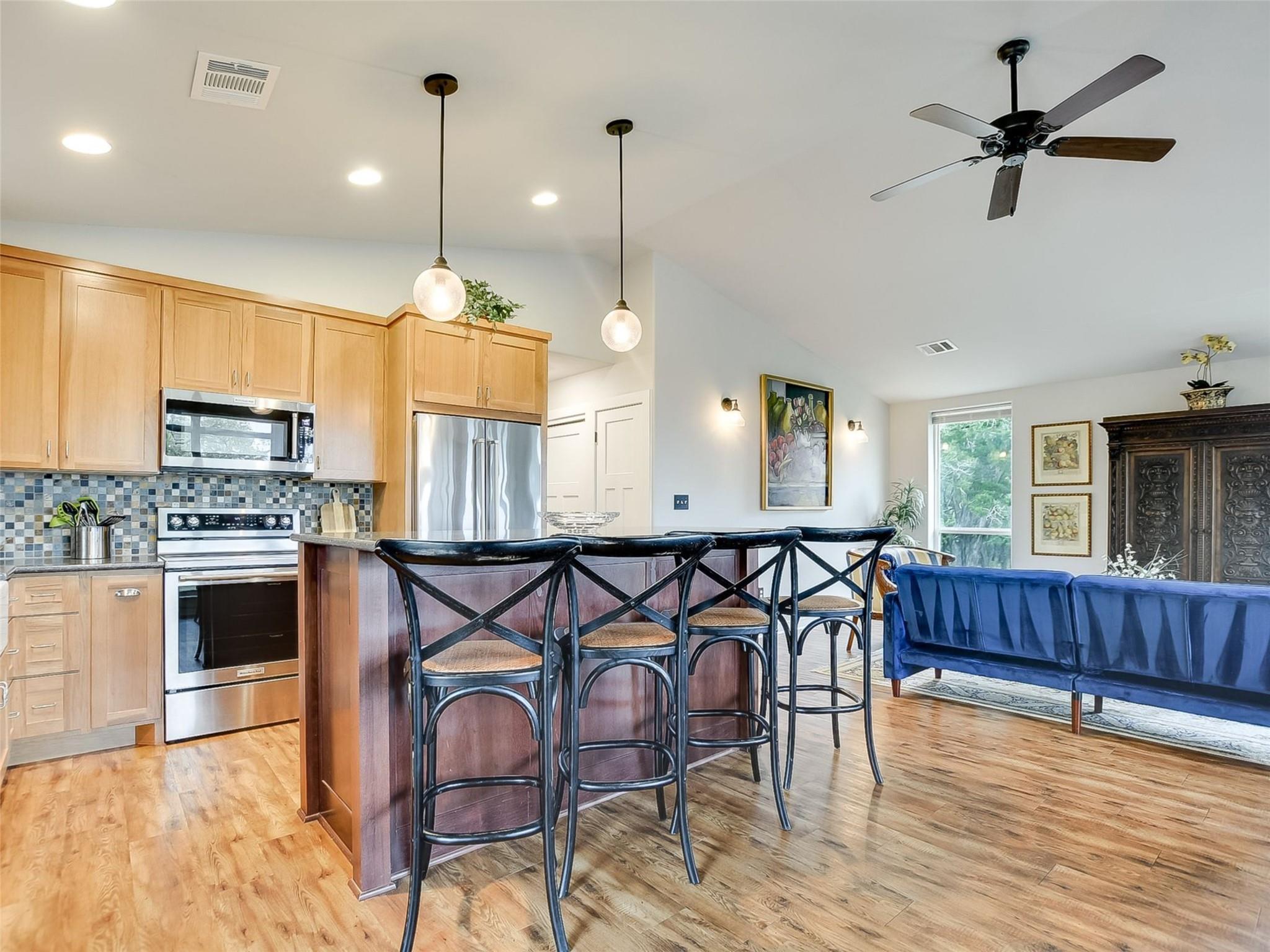 910 Plant Lady Ln, Dripping Springs, TX 78620