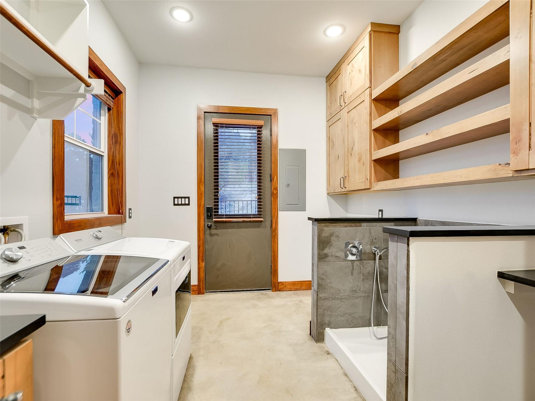 910 Plant Lady Ln, Dripping Springs, TX 78620