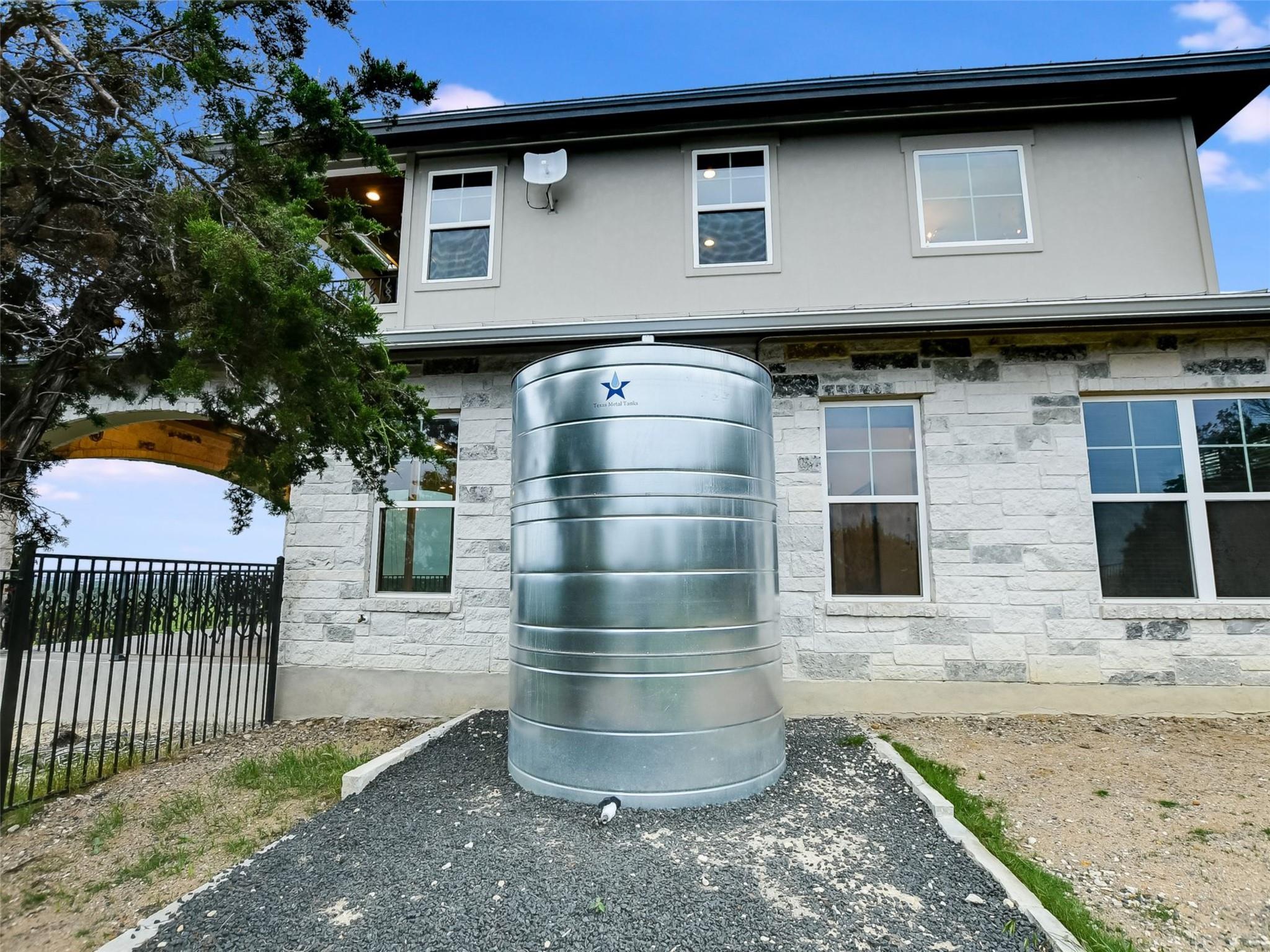 910 Plant Lady Ln, Dripping Springs, TX 78620