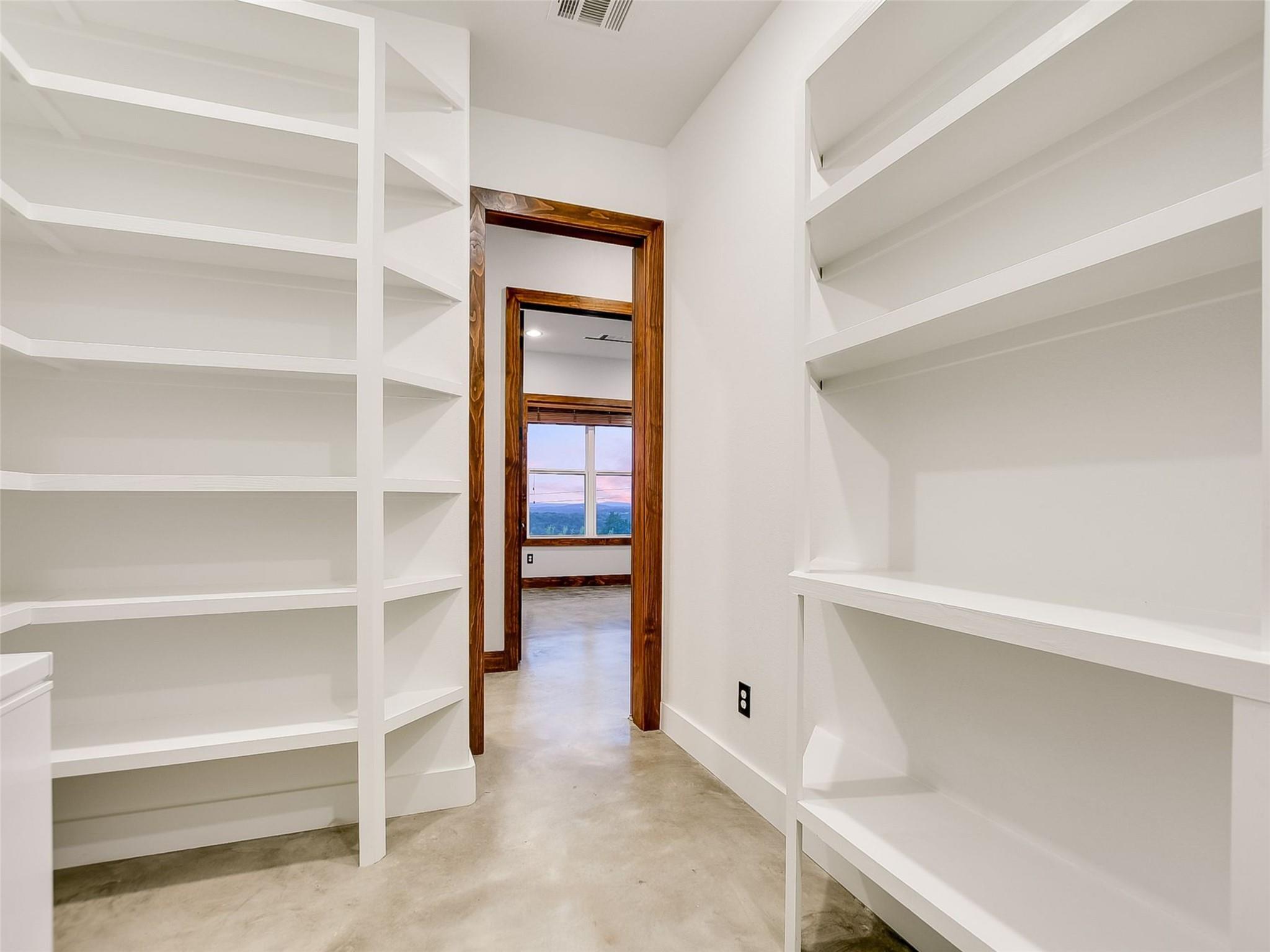 910 Plant Lady Ln, Dripping Springs, TX 78620