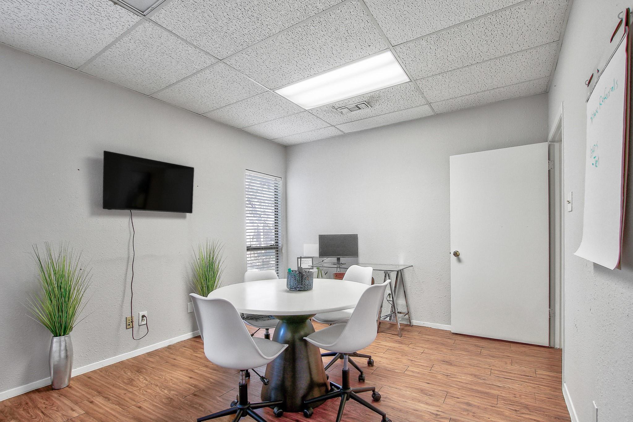 5818 Balcones Dr # 201, Austin, TX 78731