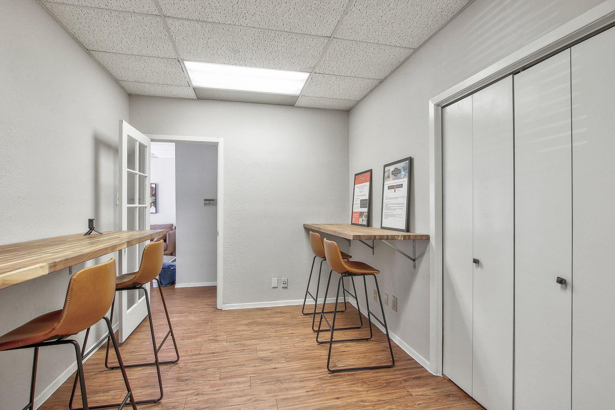 5818 Balcones Dr # 201, Austin, TX 78731