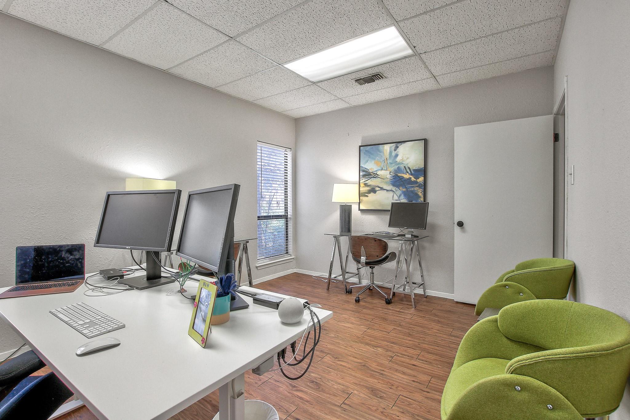 5818 Balcones Dr # 201, Austin, TX 78731