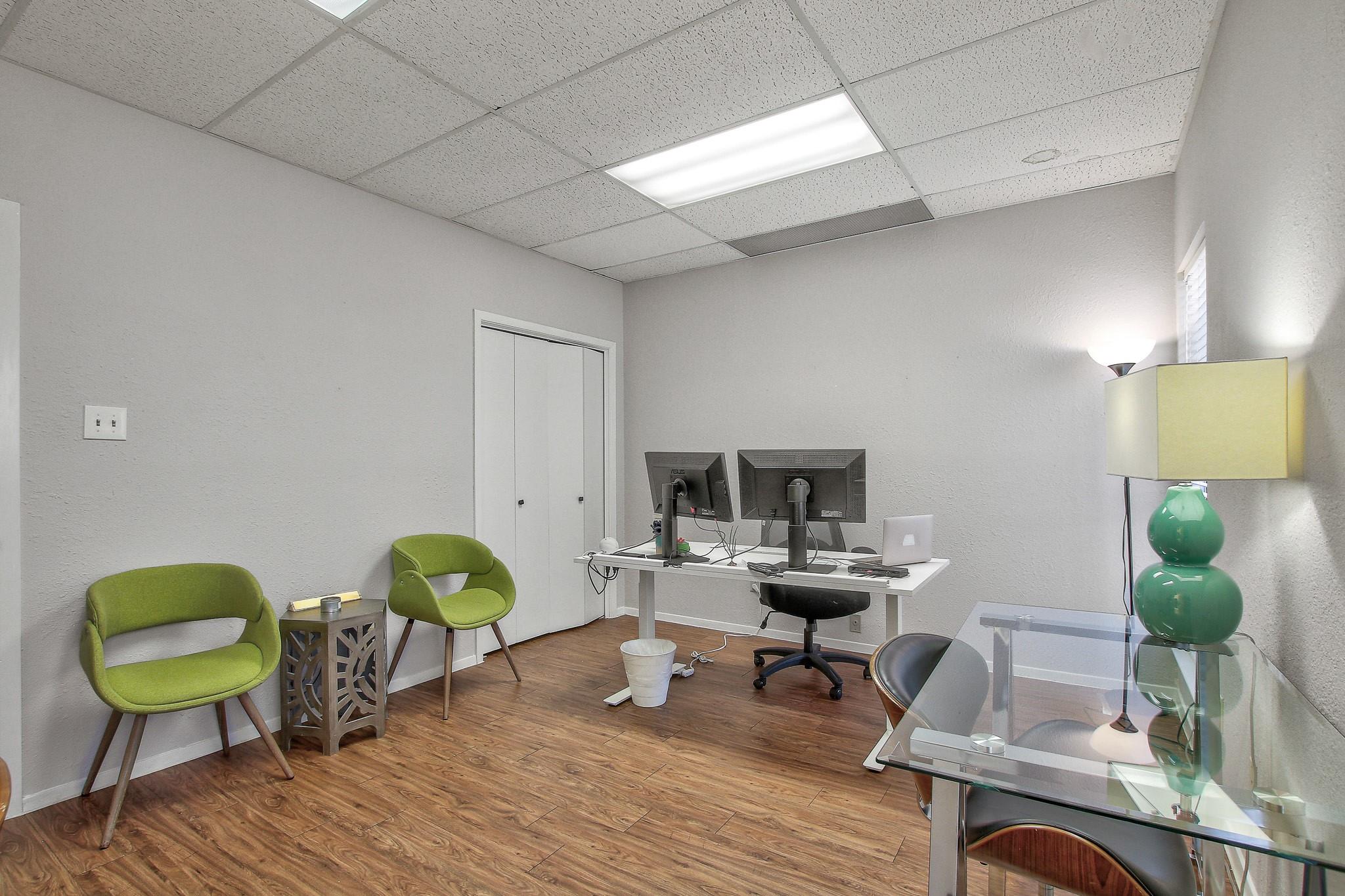 5818 Balcones Dr # 201, Austin, TX 78731