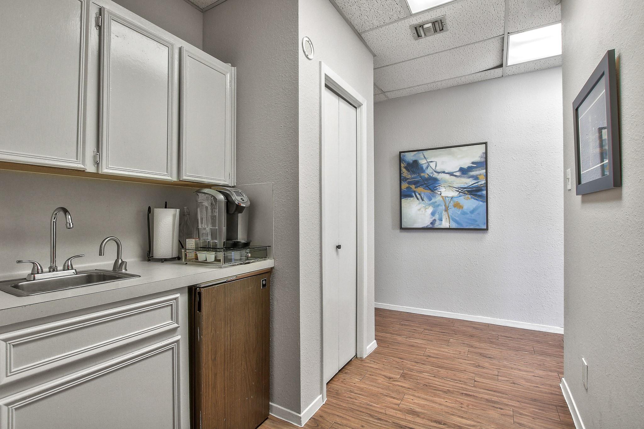 5818 Balcones Dr # 201, Austin, TX 78731