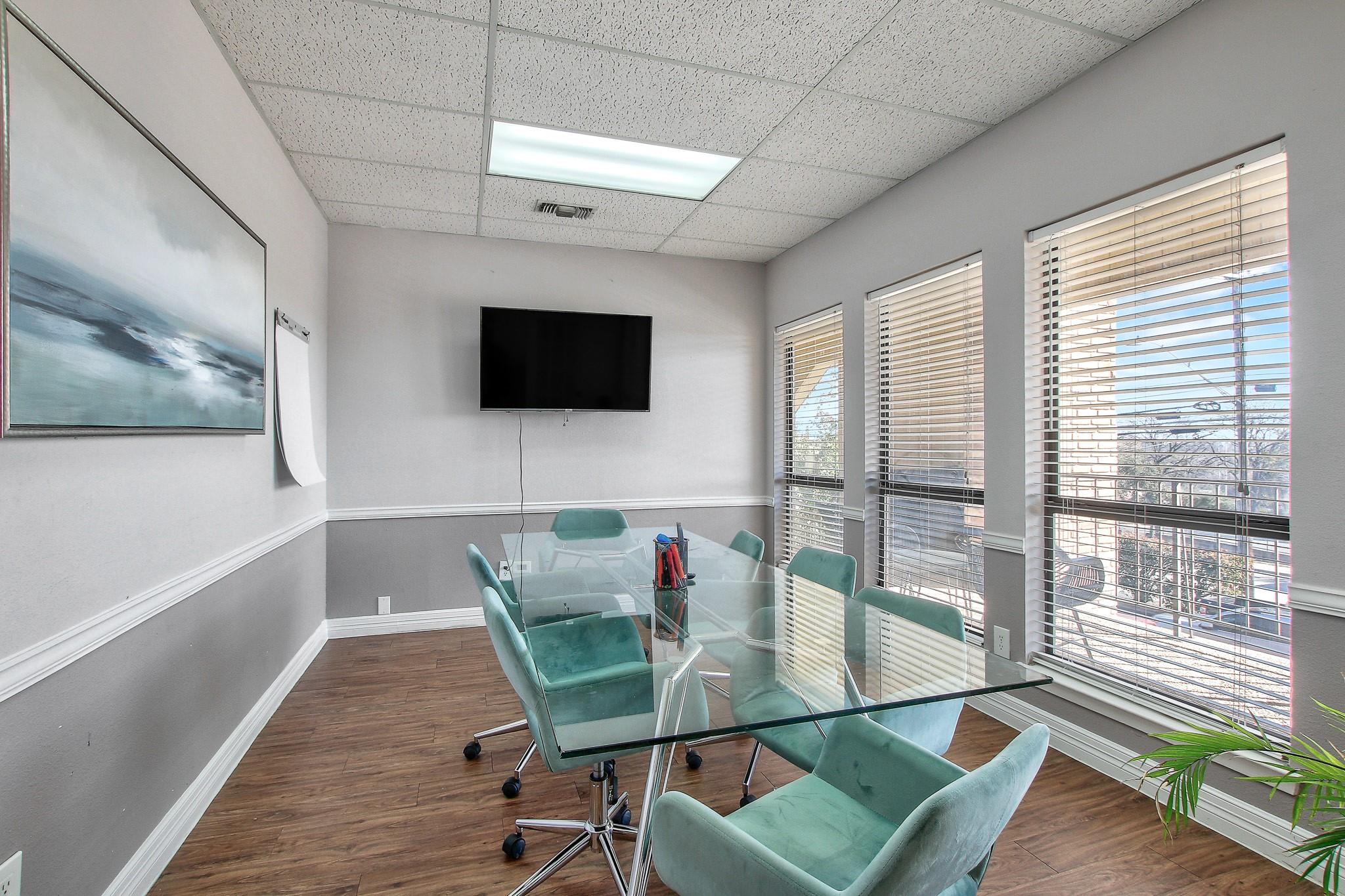 5818 Balcones Dr # 201, Austin, TX 78731