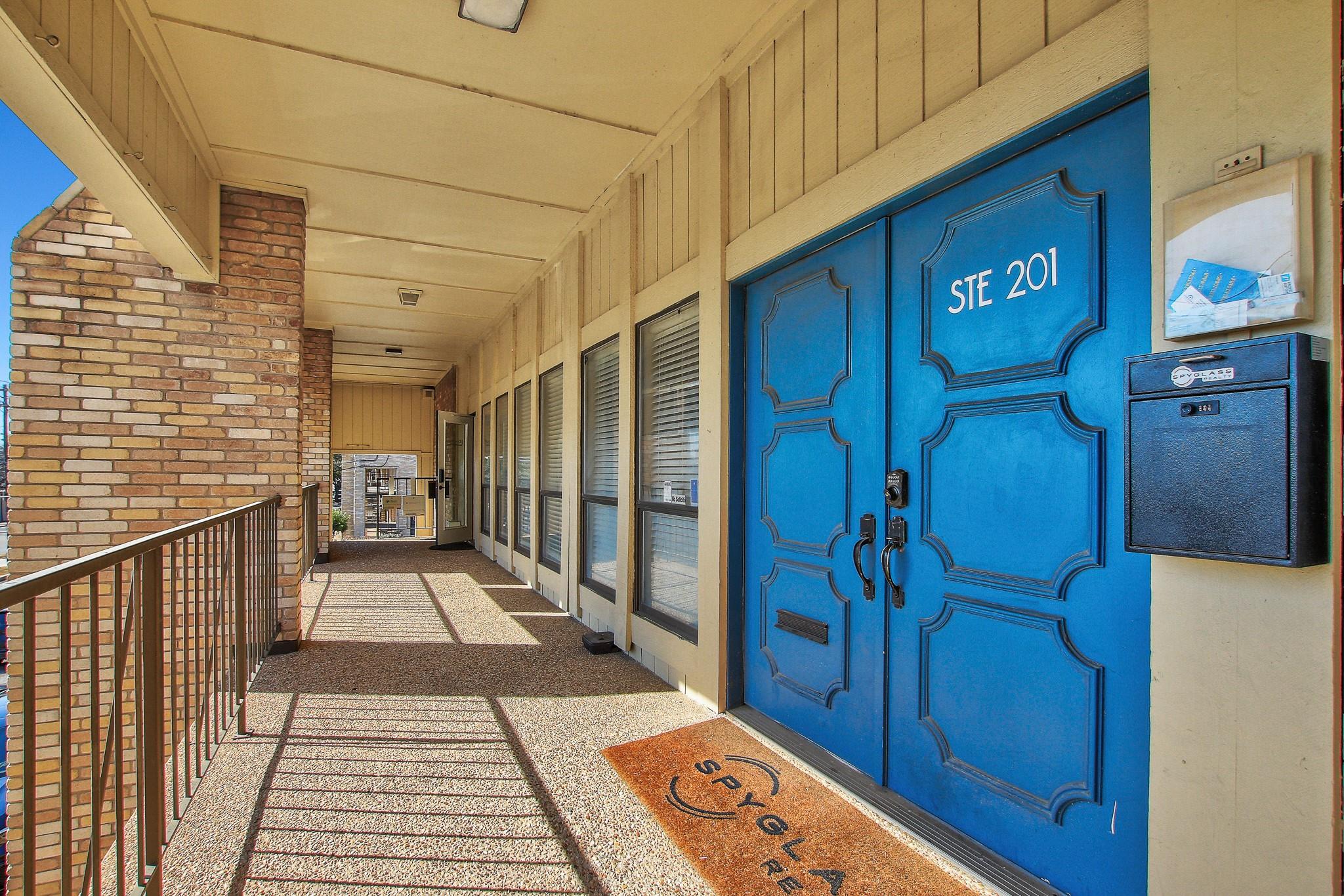 5818 Balcones Dr # 201, Austin, TX 78731