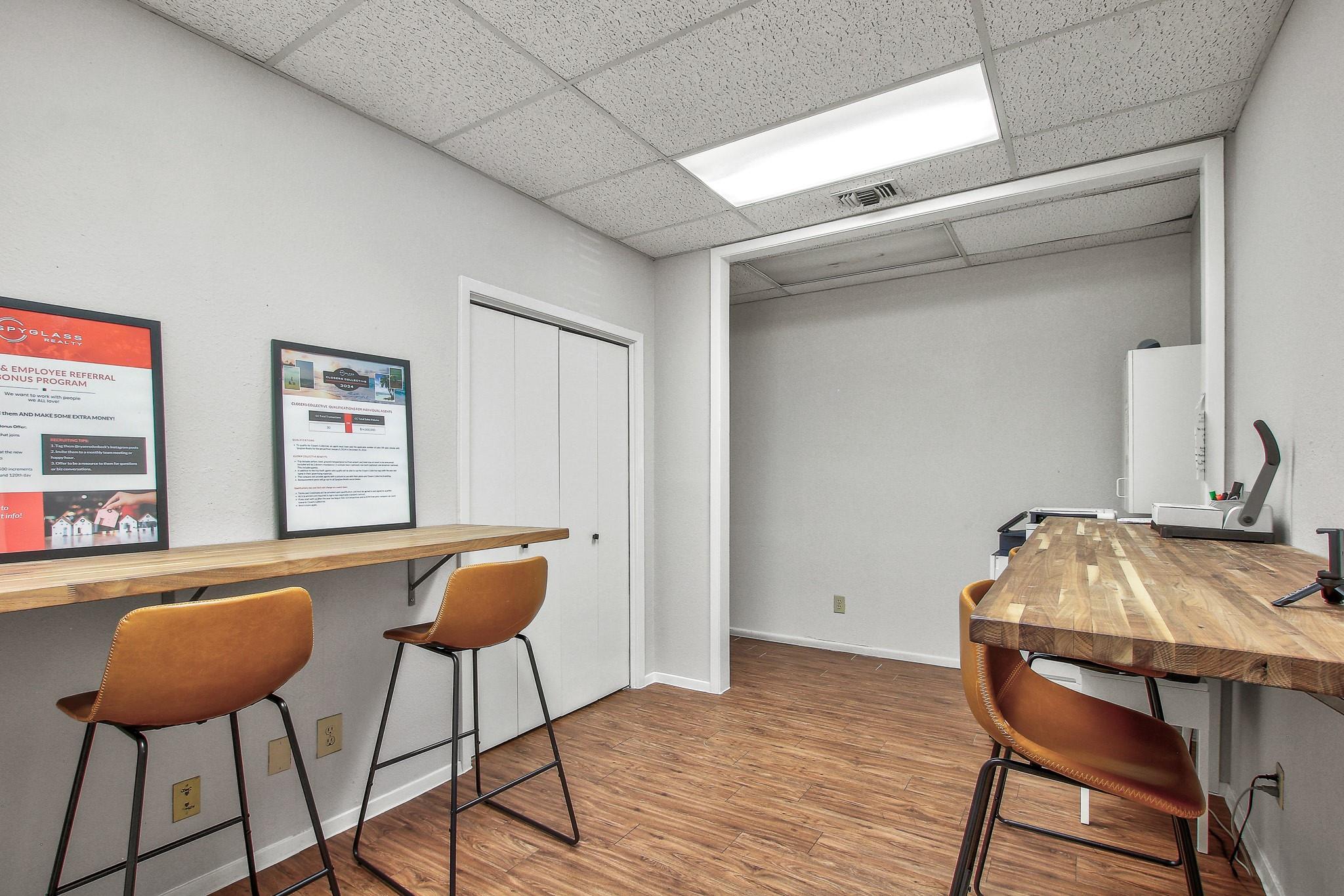 5818 Balcones Dr # 201, Austin, TX 78731