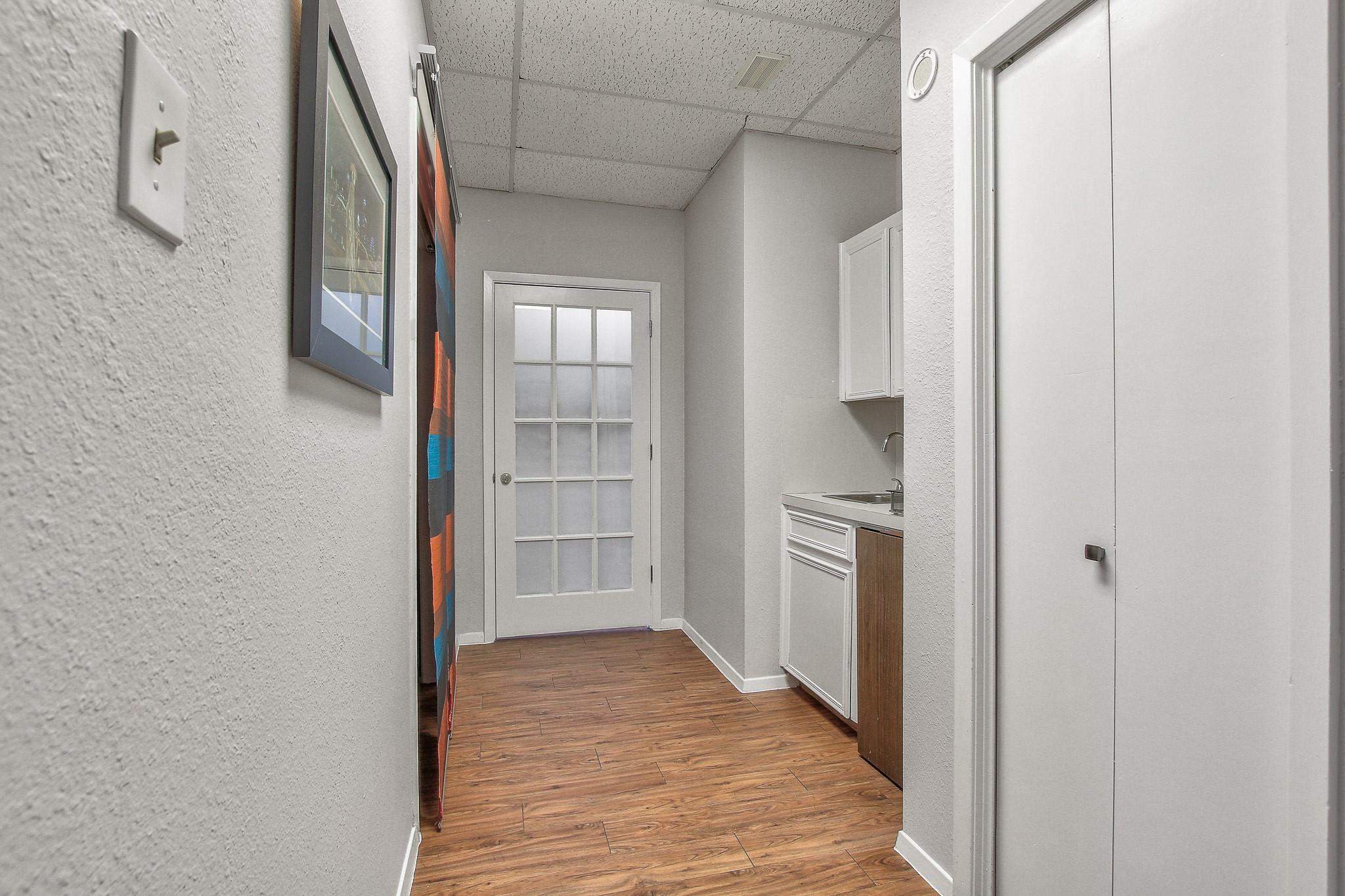 5818 Balcones Dr # 201, Austin, TX 78731