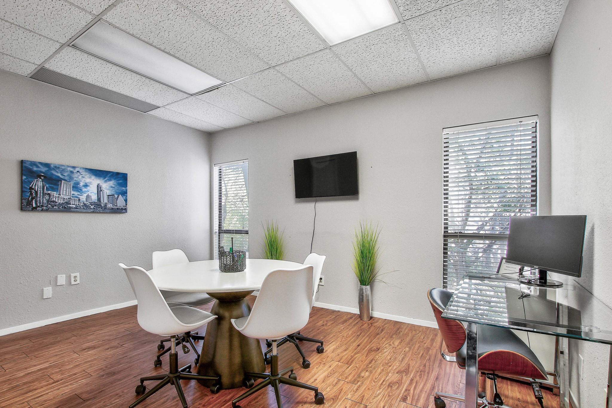 5818 Balcones Dr # 201, Austin, TX 78731