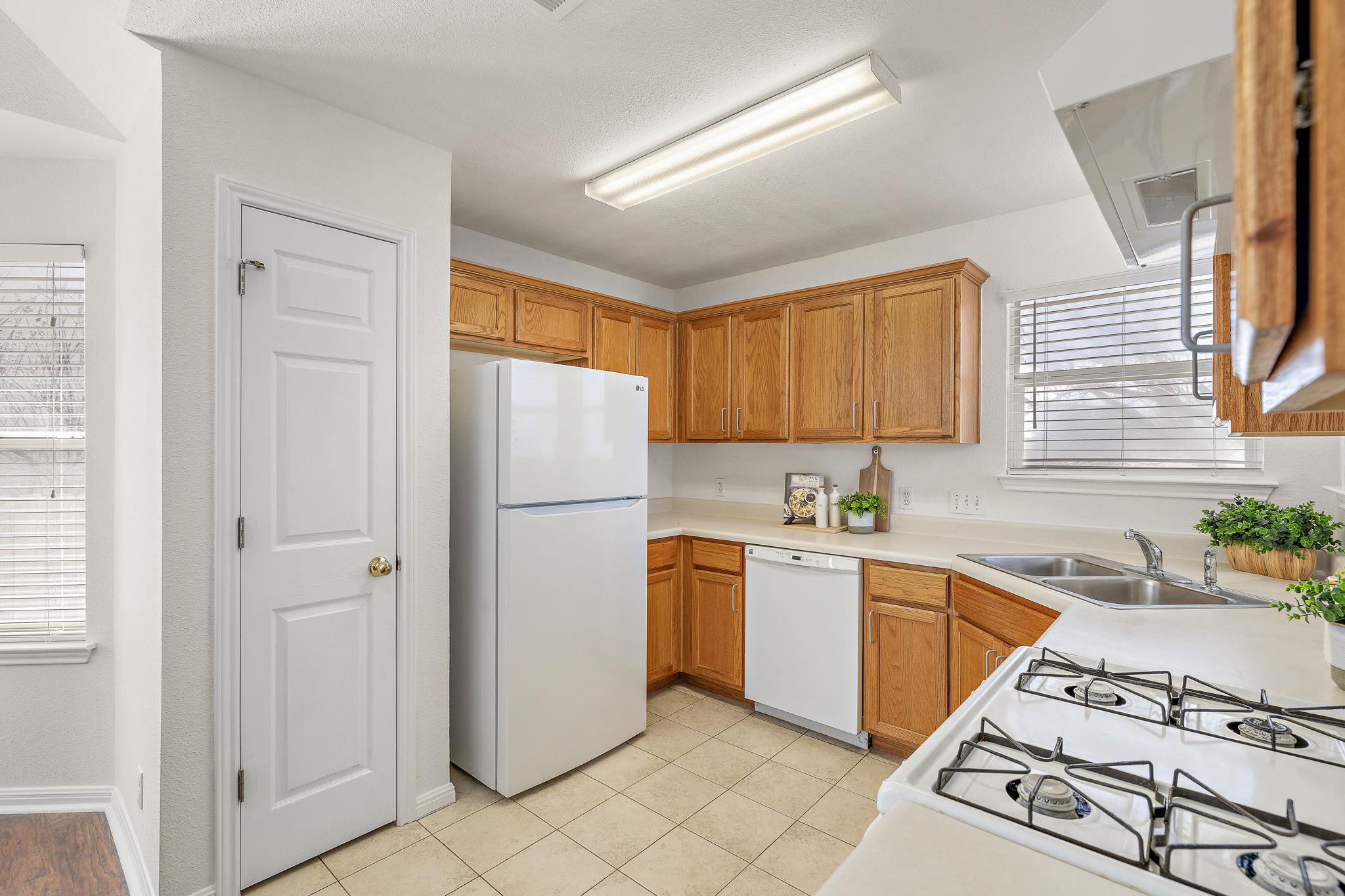 239 Dana Dr, Hutto, TX 78634