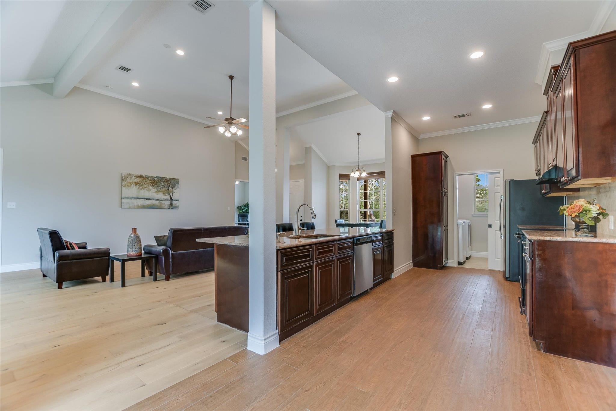 300 Round Rock Rd, Wimberley, TX 78676