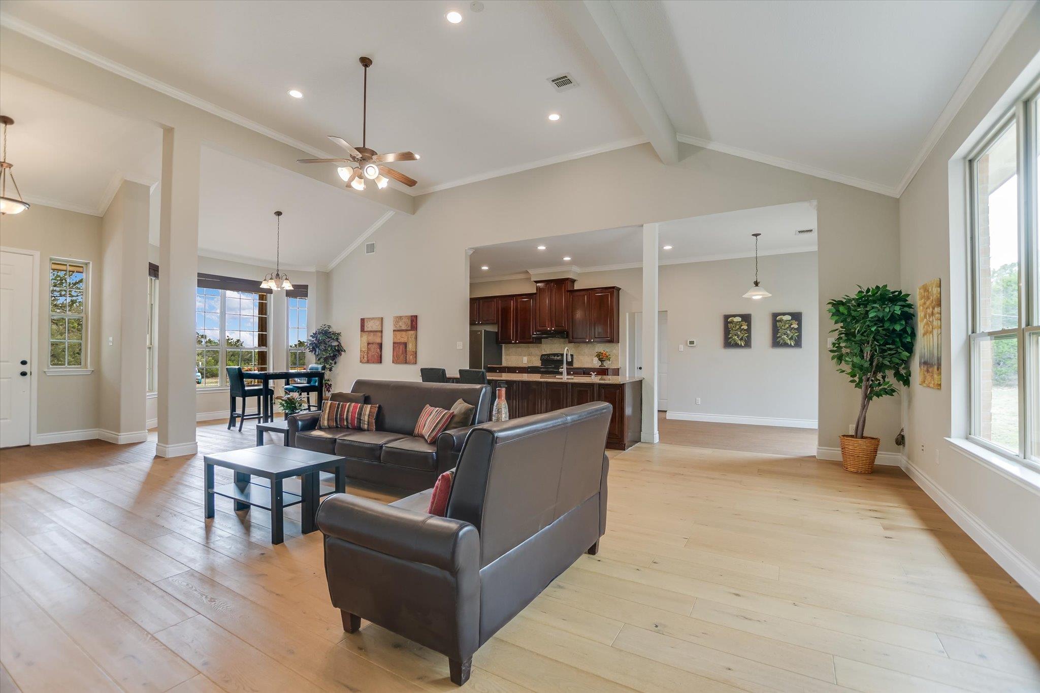 300 Round Rock Rd, Wimberley, TX 78676