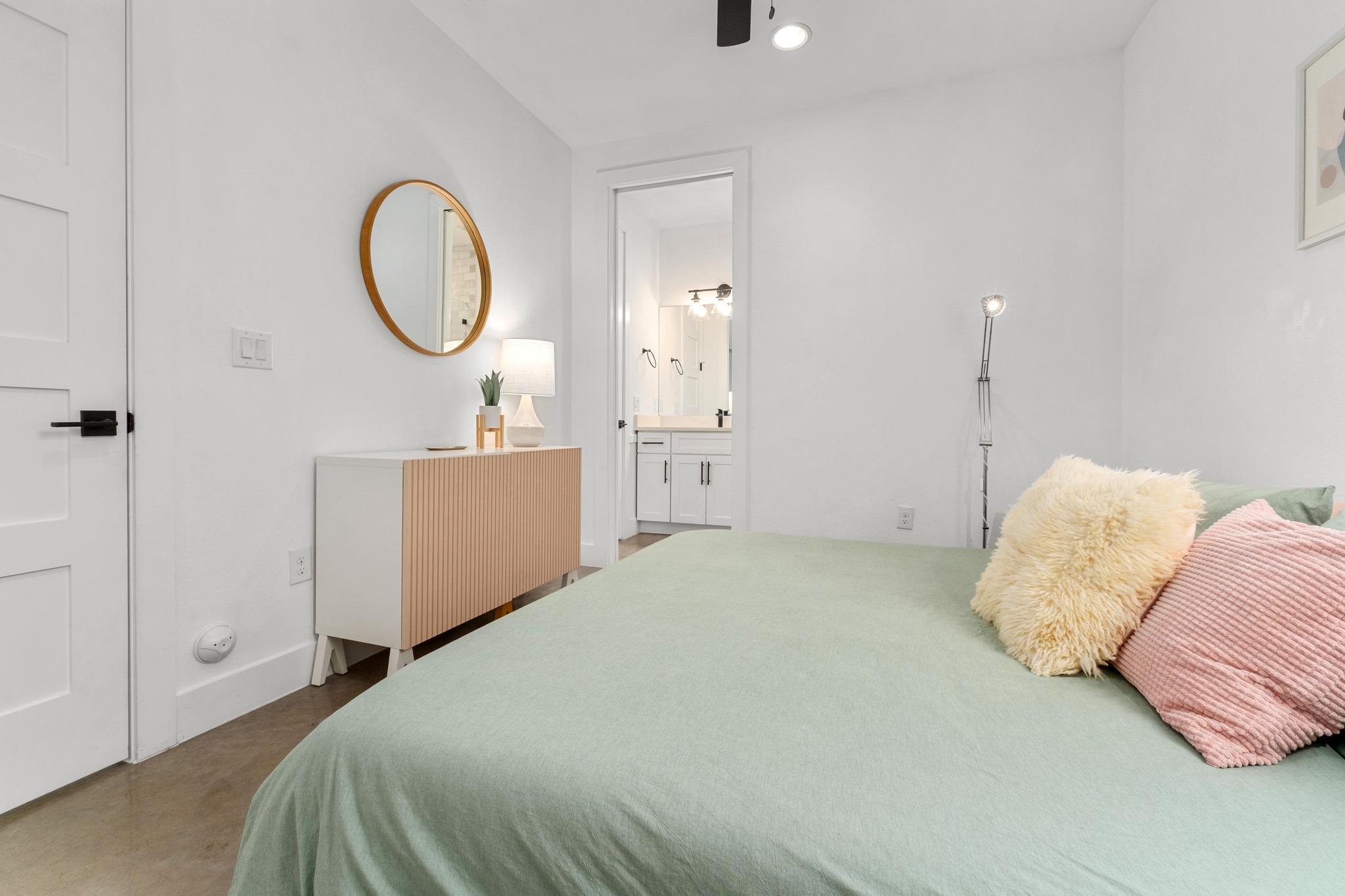 2014 E 9th St # 2, Austin, TX 78702