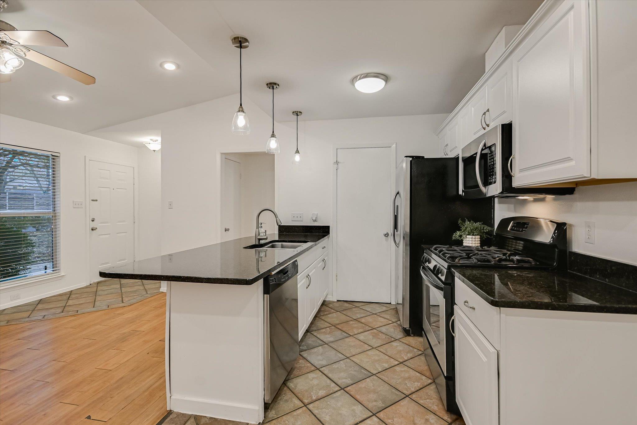 3207 Eanes Cir # A, Austin, TX 78746