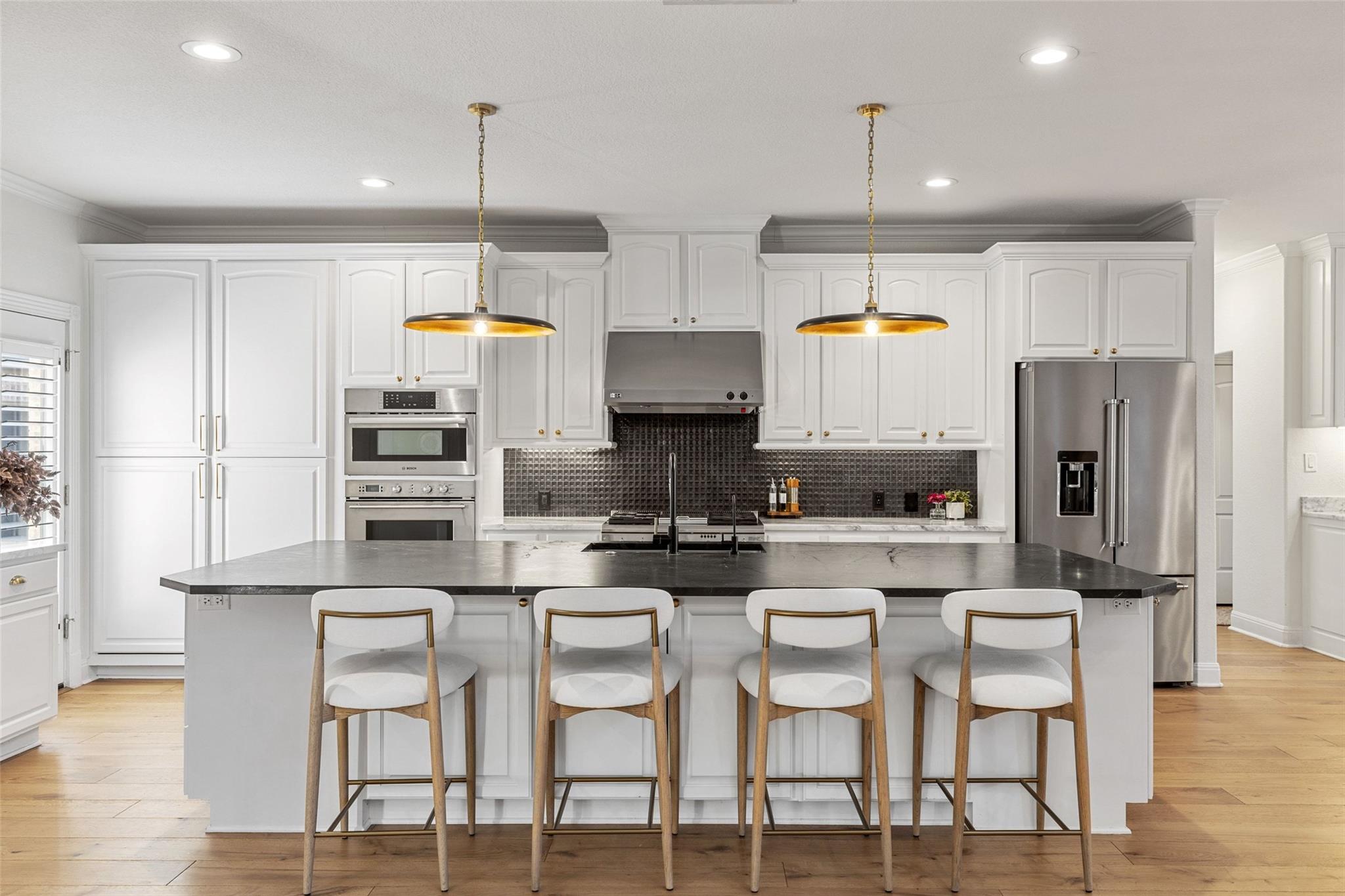 11700 EAGLES GLEN Dr, Austin, TX 78732