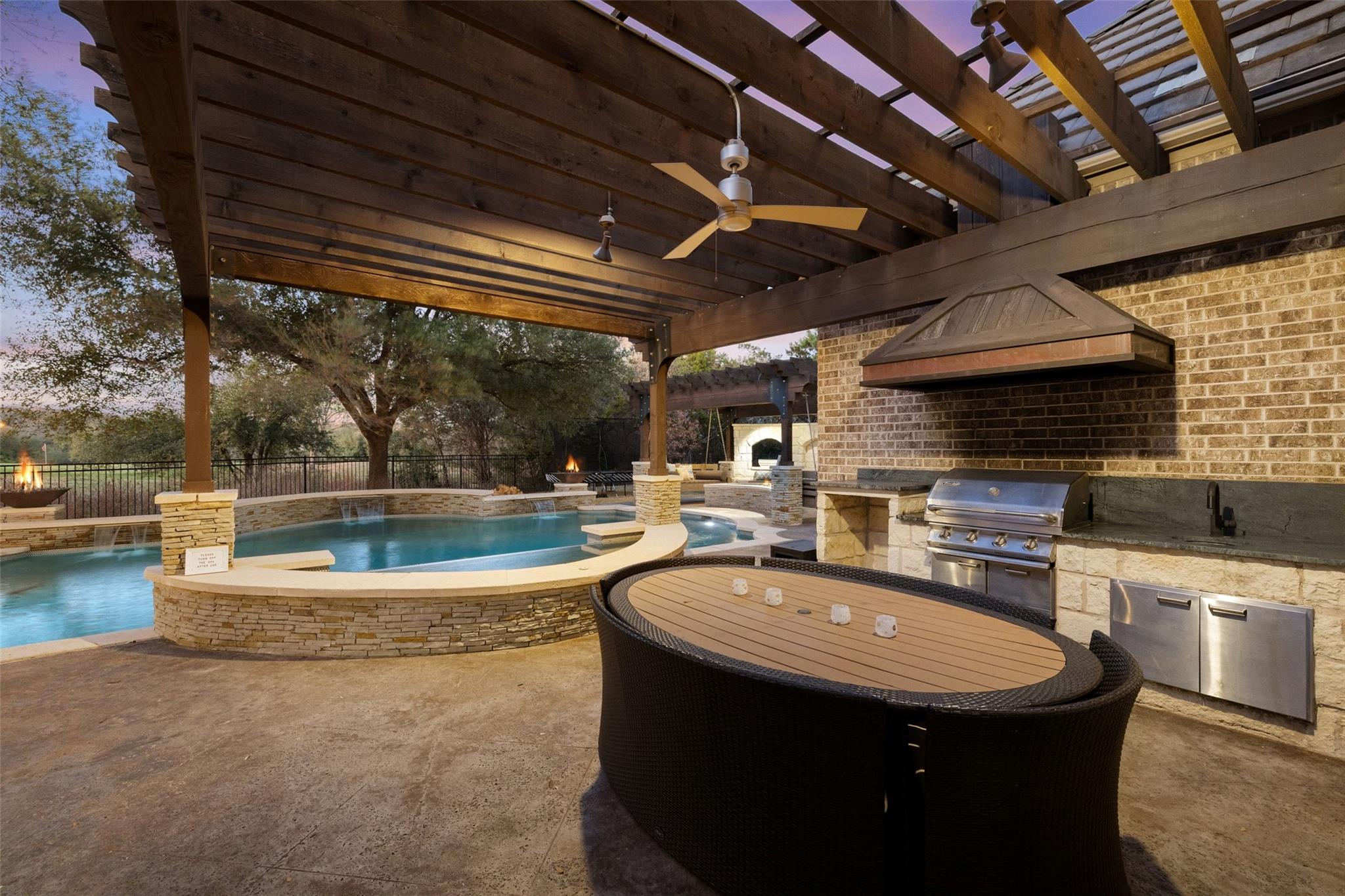 11700 EAGLES GLEN Dr, Austin, TX 78732